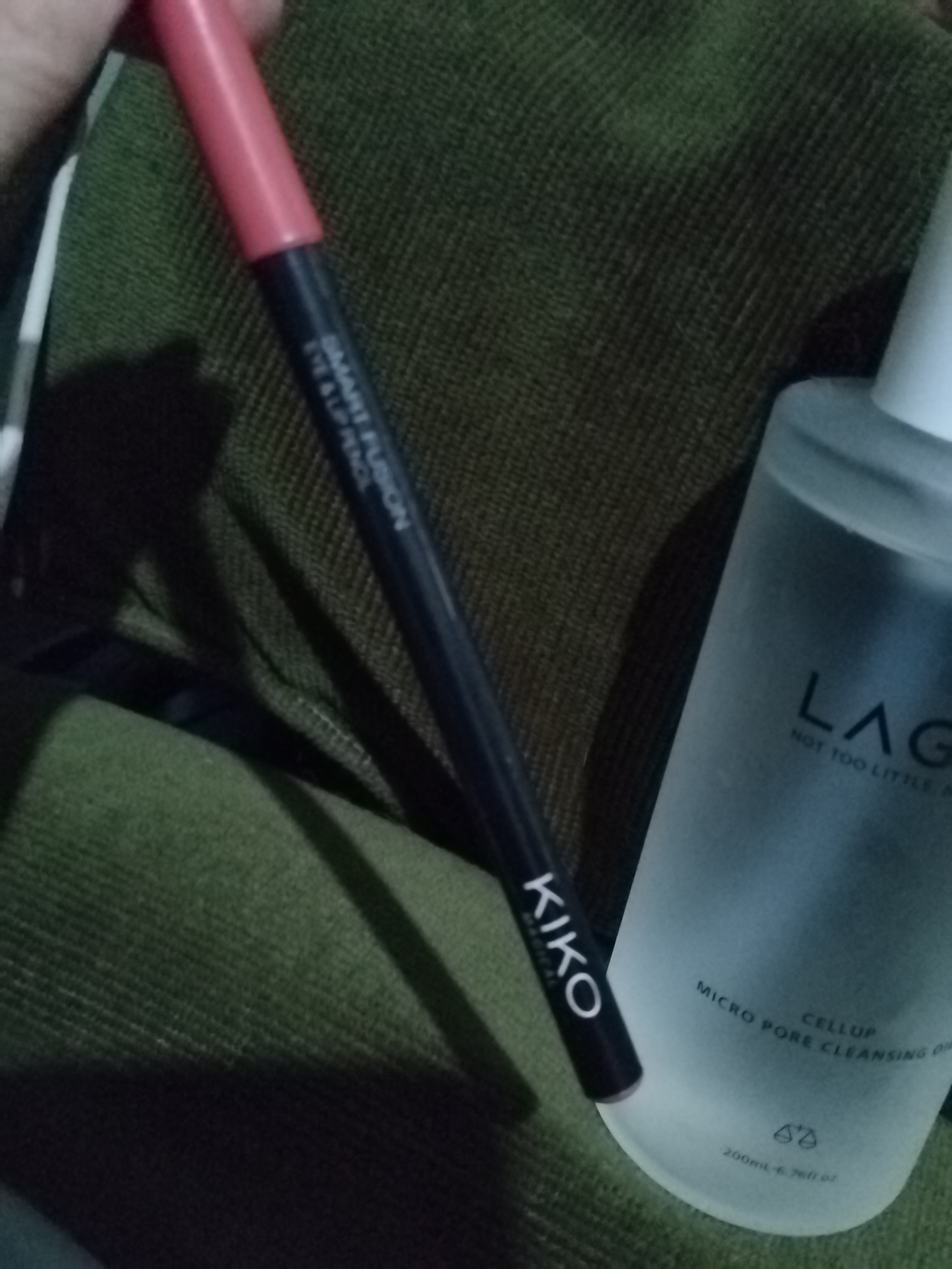 Yuzni yuvish va makiyajni olish uchun gidrofil moy Lagom Cellup Micro Pore Cleansing Oil