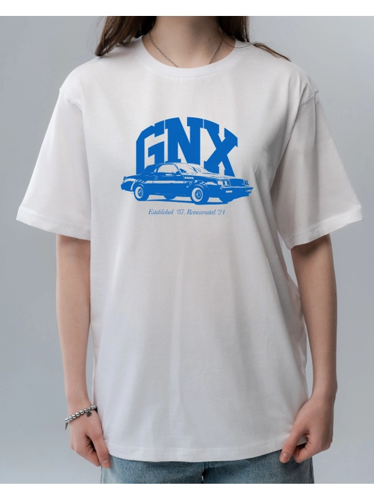 GNX retro avtomobil tasviri tushirilgan keng bichimli futbolka