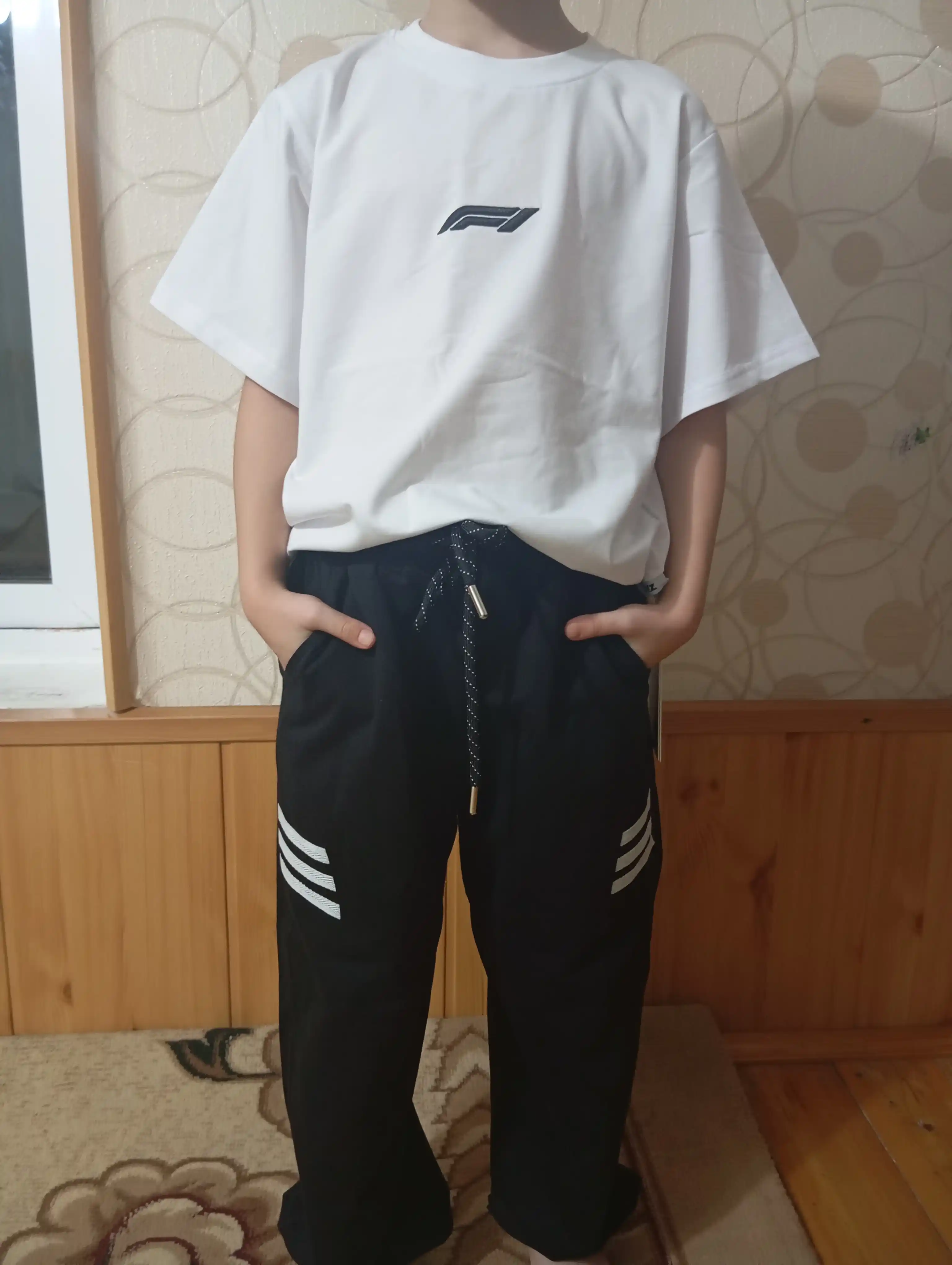 Maktab bolalar sport komplekti o'g'il va qiz bolalar uchun, futbolka va shim to'plami