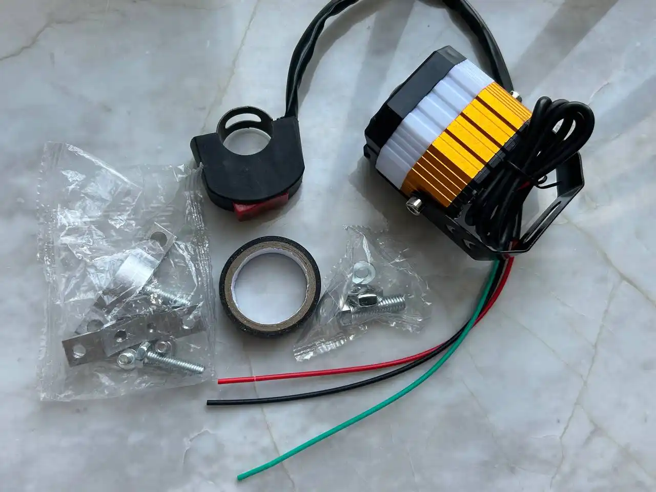 Avtomobillar mototsikllar va velosipedlar uchun yorqin LED faralar