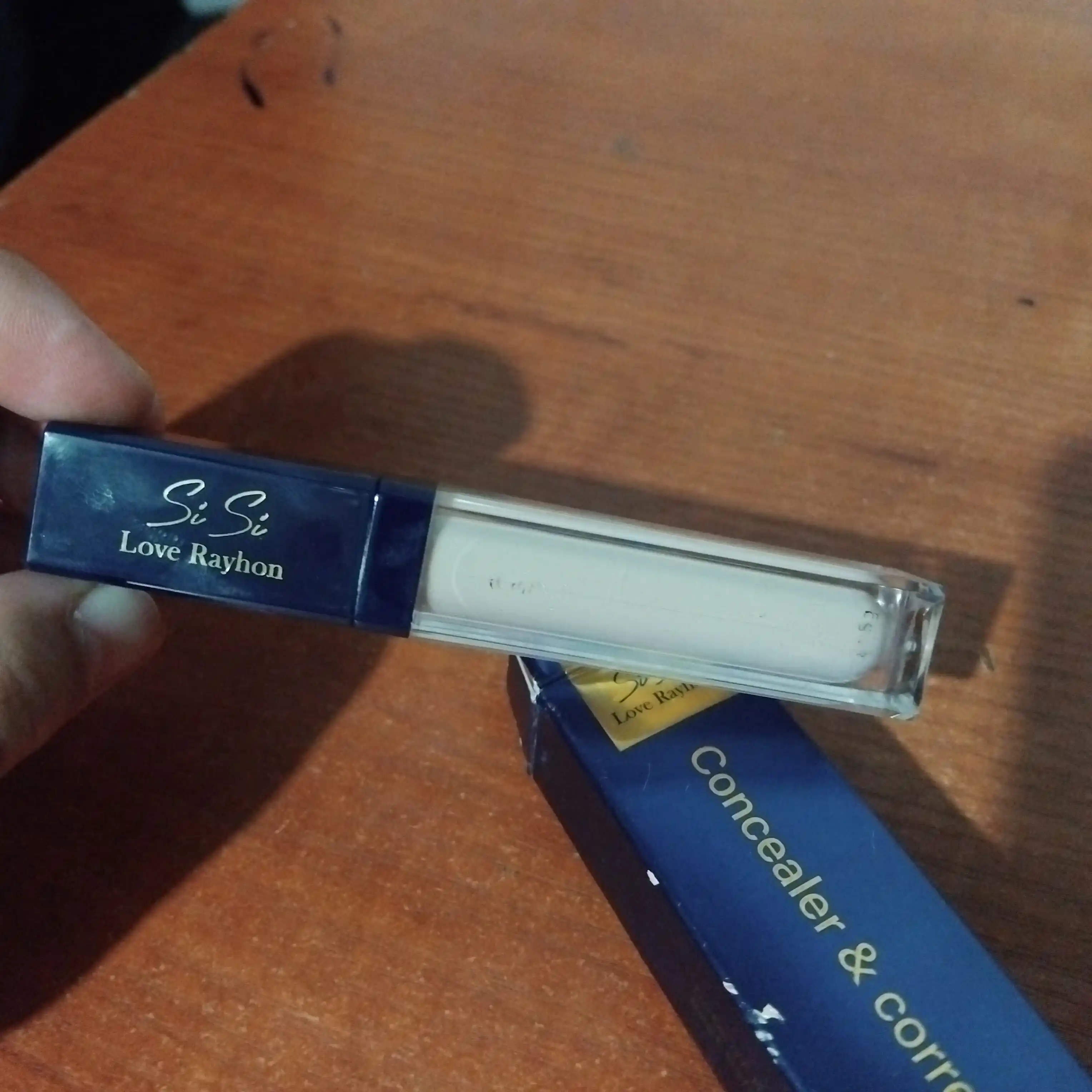 Sisi Love Rayhon Concealer & Corrector Lightweight yuz uchun konsiler