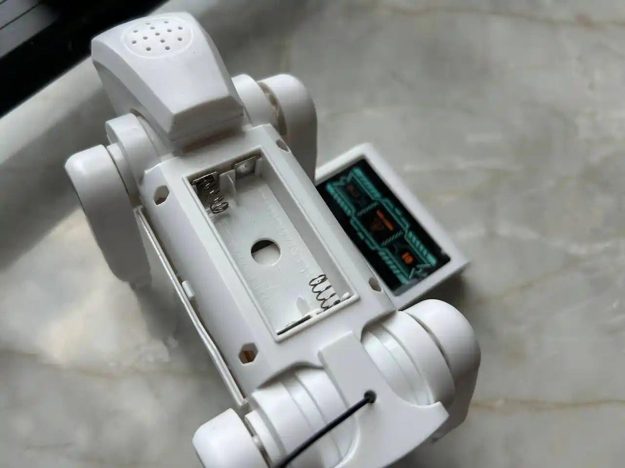 Ovoz bilan boshqariladigan elektr it-robot – bolalar uchun aqlli uy hayvoni