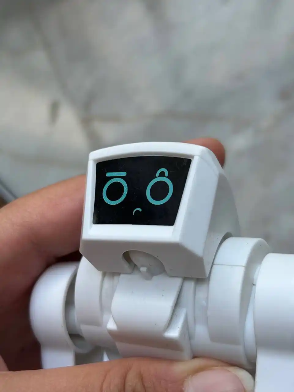 Ovoz bilan boshqariladigan elektr it-robot – bolalar uchun aqlli uy hayvoni