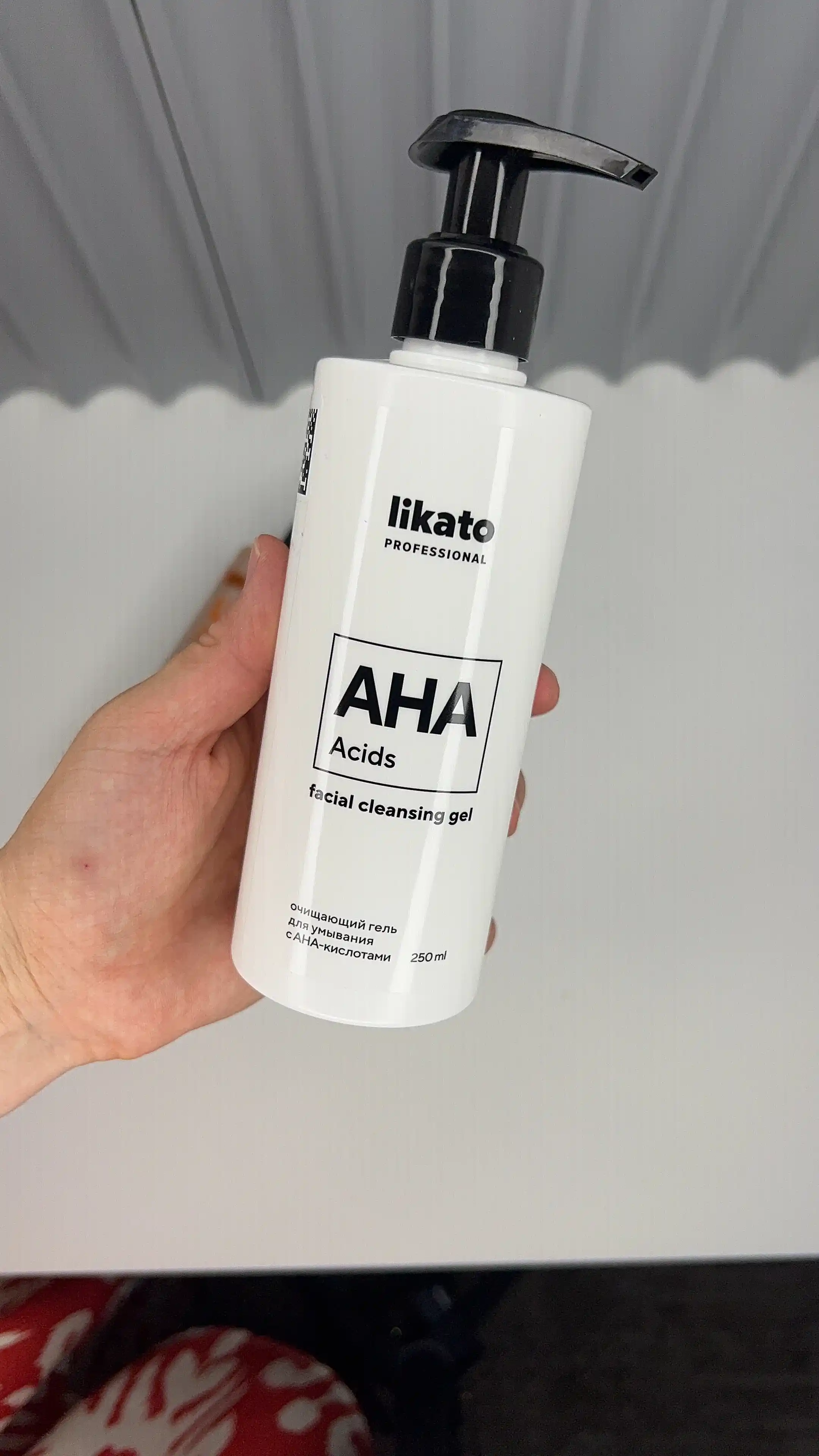 Очищающий гель для умывания с АНА-кислотами LIKATO professional, 250 мл, STD