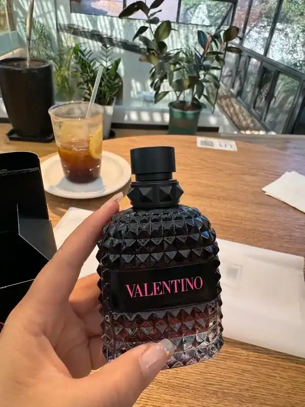Valentino Uomo Born In Roma Intense  Parfum 100 мл мужские и женские  духи, EDP