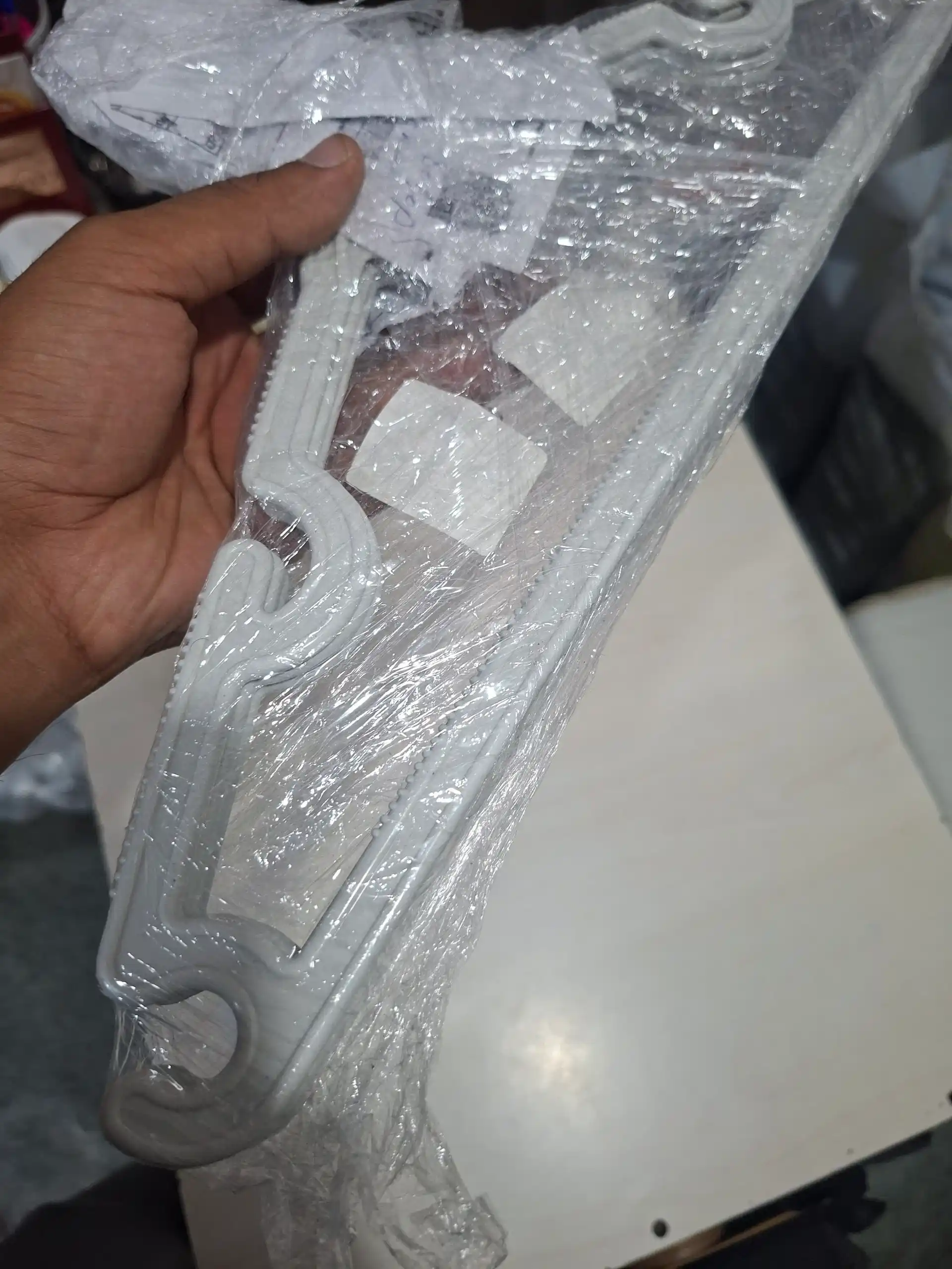 Plastik kiyim ilgichlar, sirpanishga qarshi tishli 42 sm 5, 10, 20, 30 dona