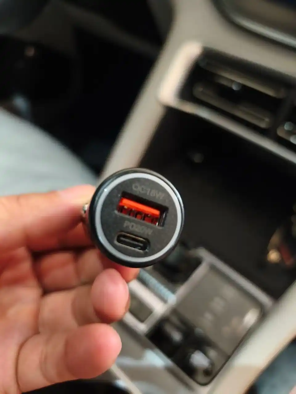 20 Vtgacha tez quvvatlovchi avtomobil zaryadlagichi, USB-A + Type-C