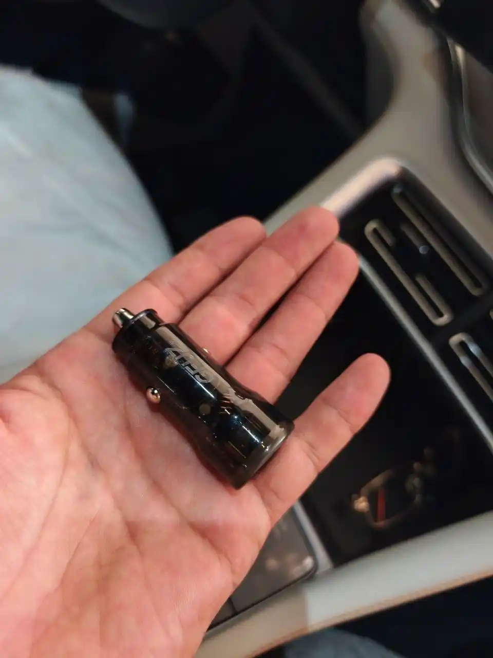 20 Vtgacha tez quvvatlovchi avtomobil zaryadlagichi, USB-A + Type-C