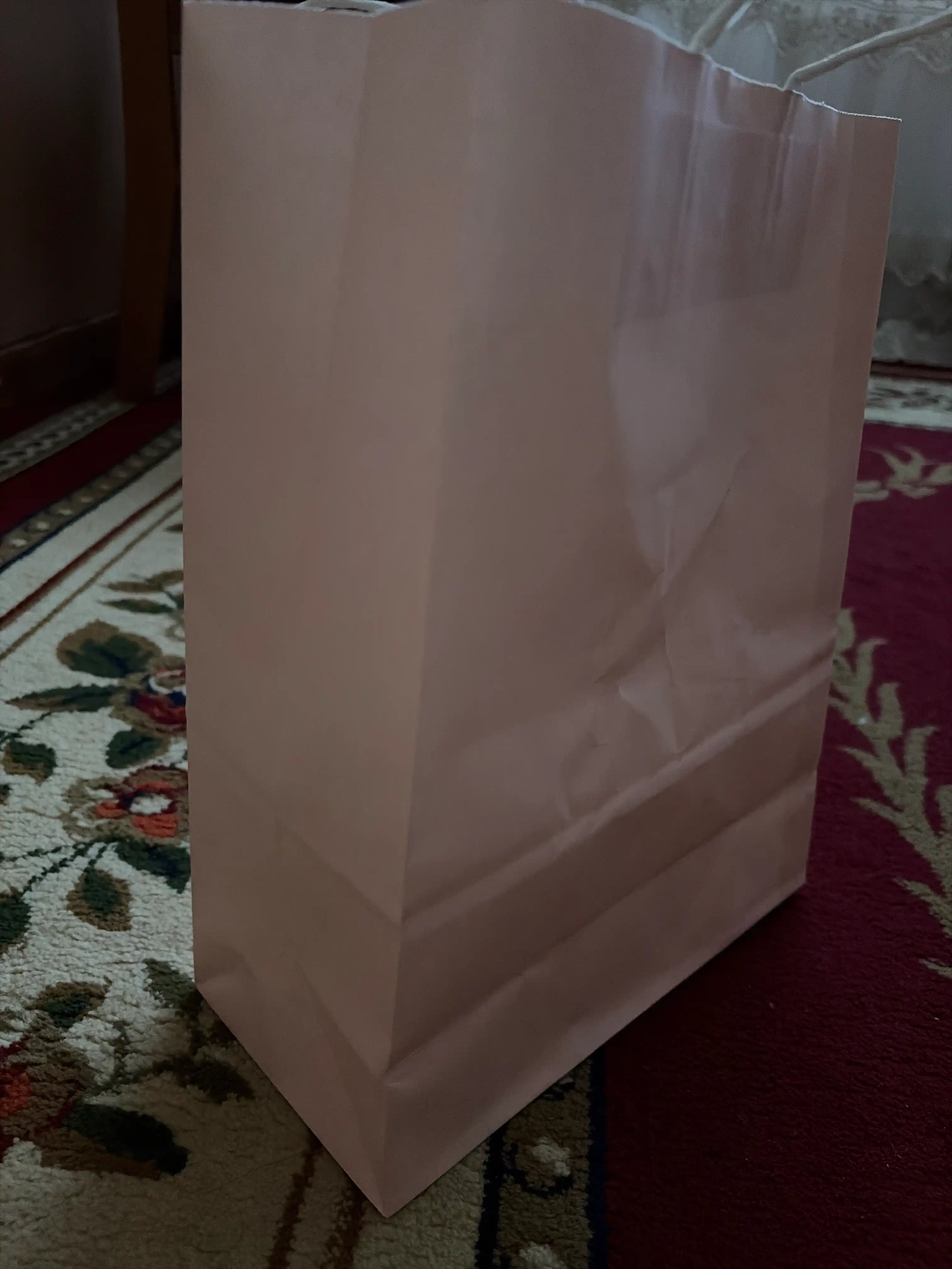 Sovg‘alar va sarpalar uchun qog‘ozli sovg‘a paketlari  1,6 va 12 dona