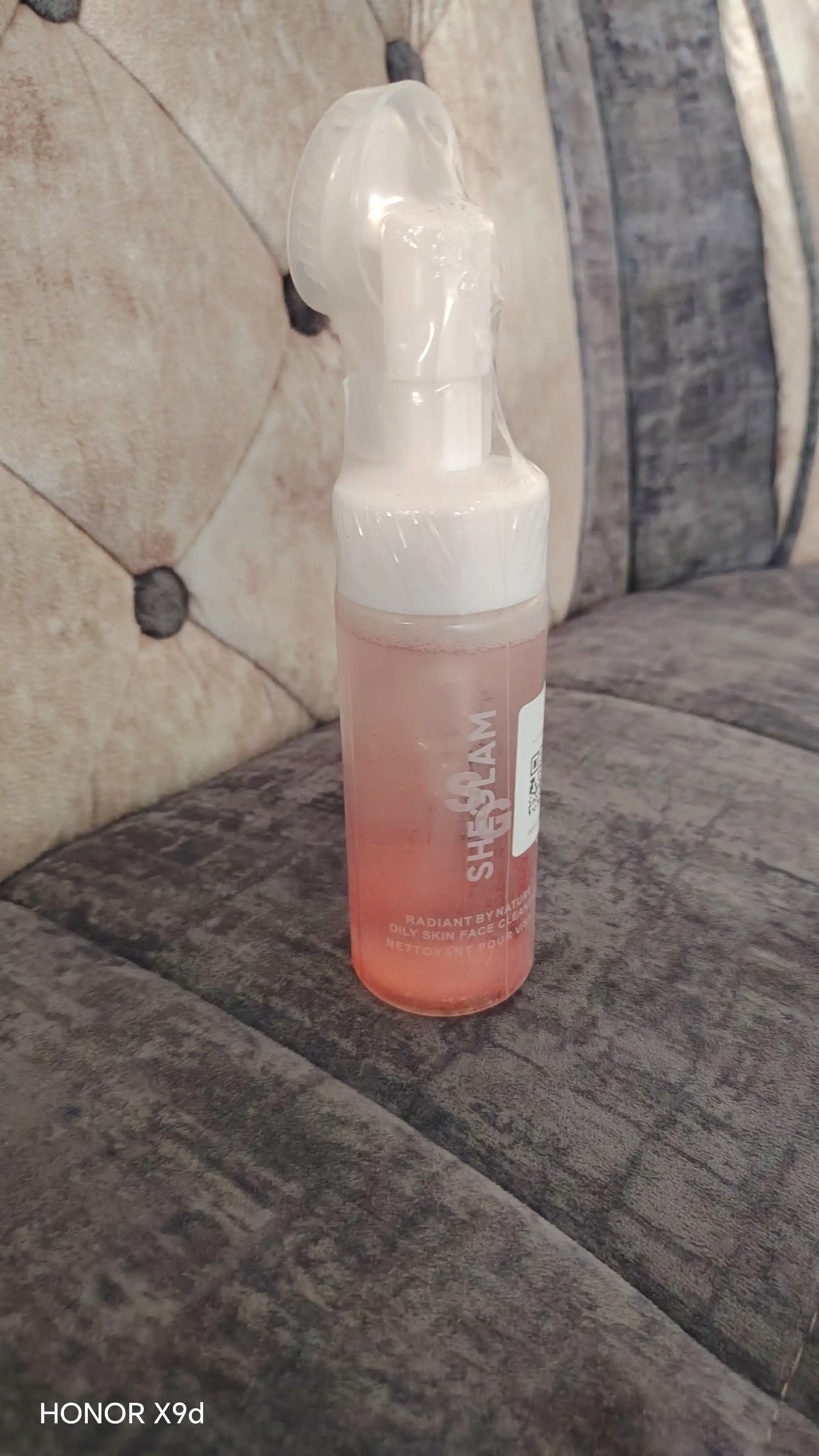Cho'tka bilan tozalovchi ko'pik, yuz uchun namlovchi va tozalovchi penka, 150 ml