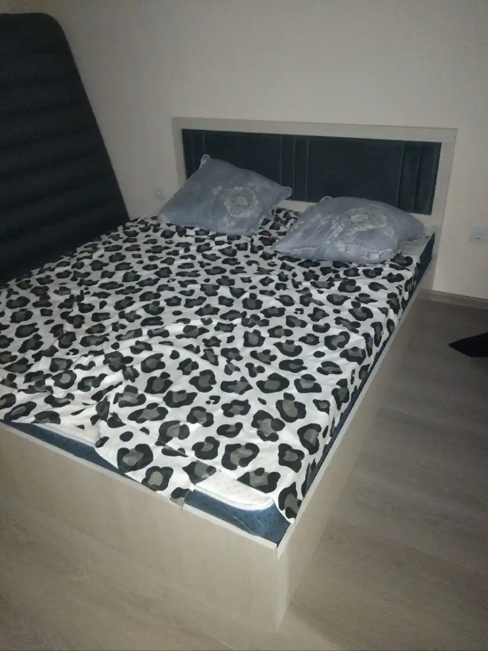 Ikki kishilik krovat 200×160 sm, qulay va mustahkam model