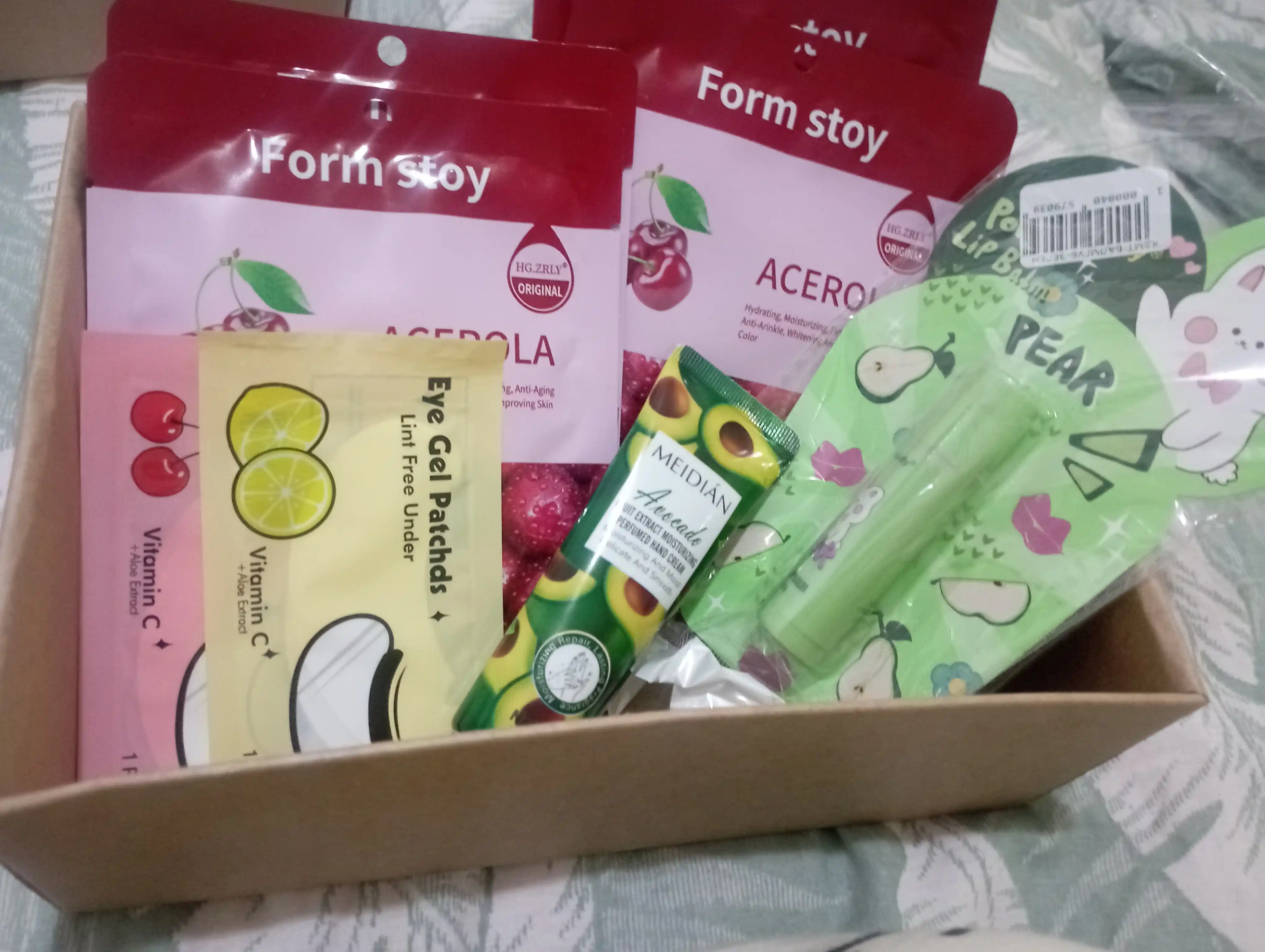Kosmetika sovg'a to'plami Beauty Box, yuz va tanani parvarish qilish 27 mahsulot