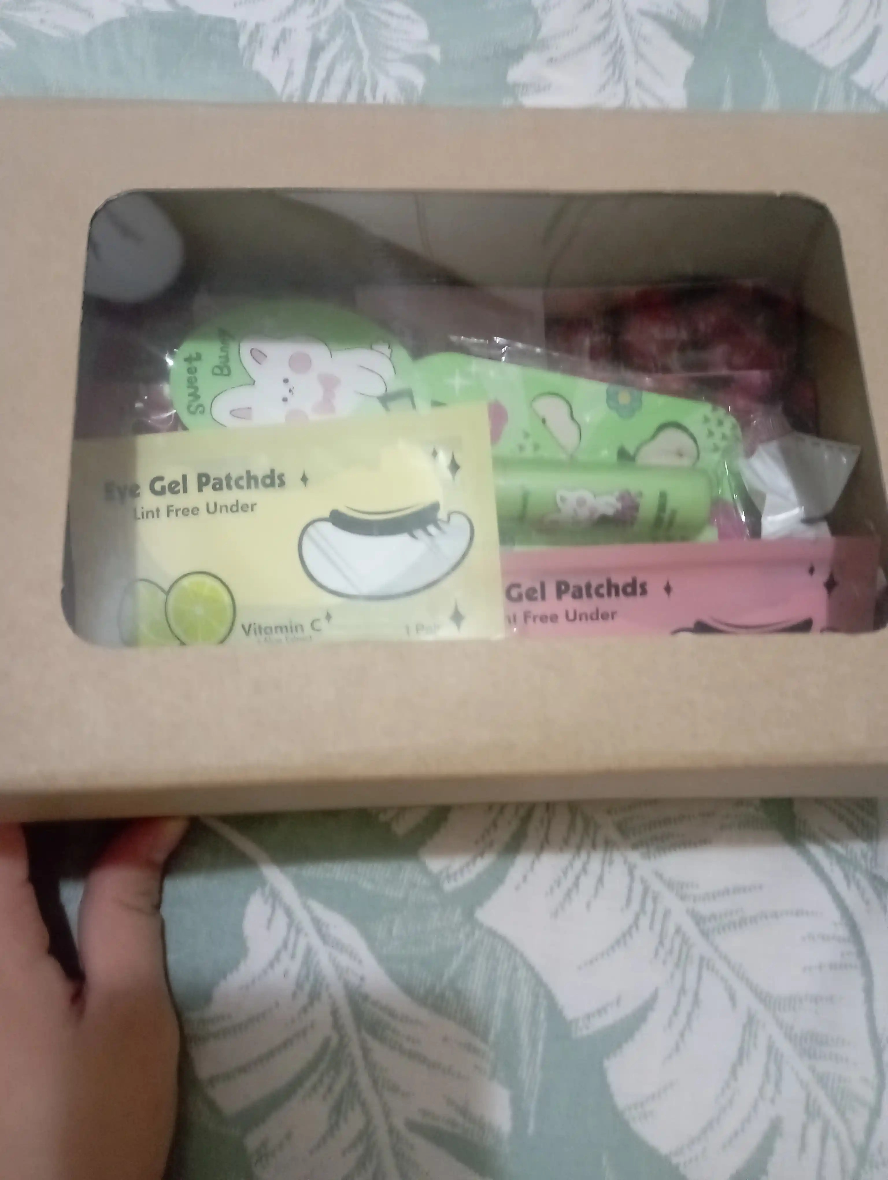 Kosmetika sovg'a to'plami Beauty Box, yuz va tanani parvarish qilish 27 mahsulot