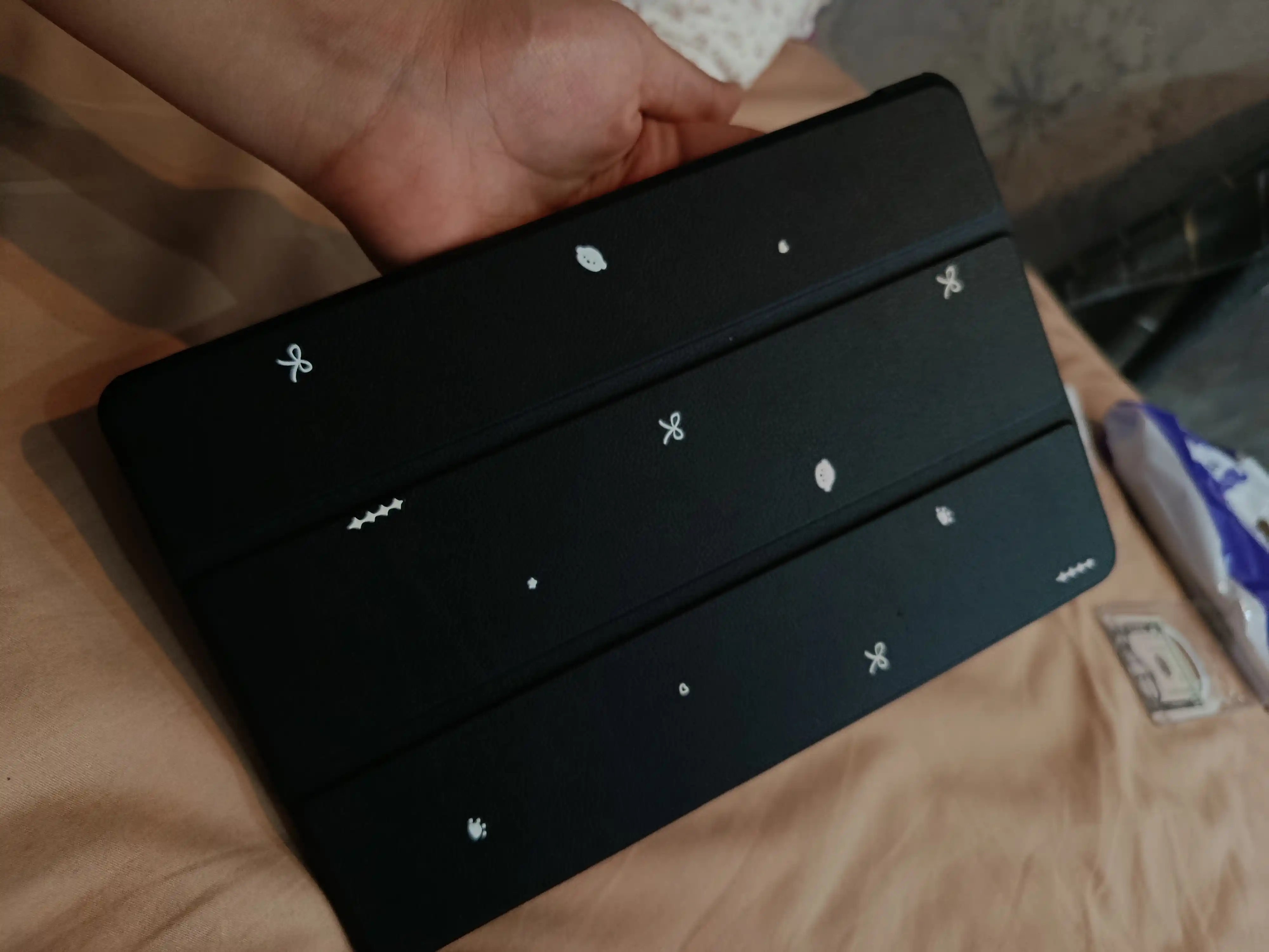 Samsung Tab S10 Lite, S10 FE, S9 FE, S9 10.9 uchun g'ilof, magnitli