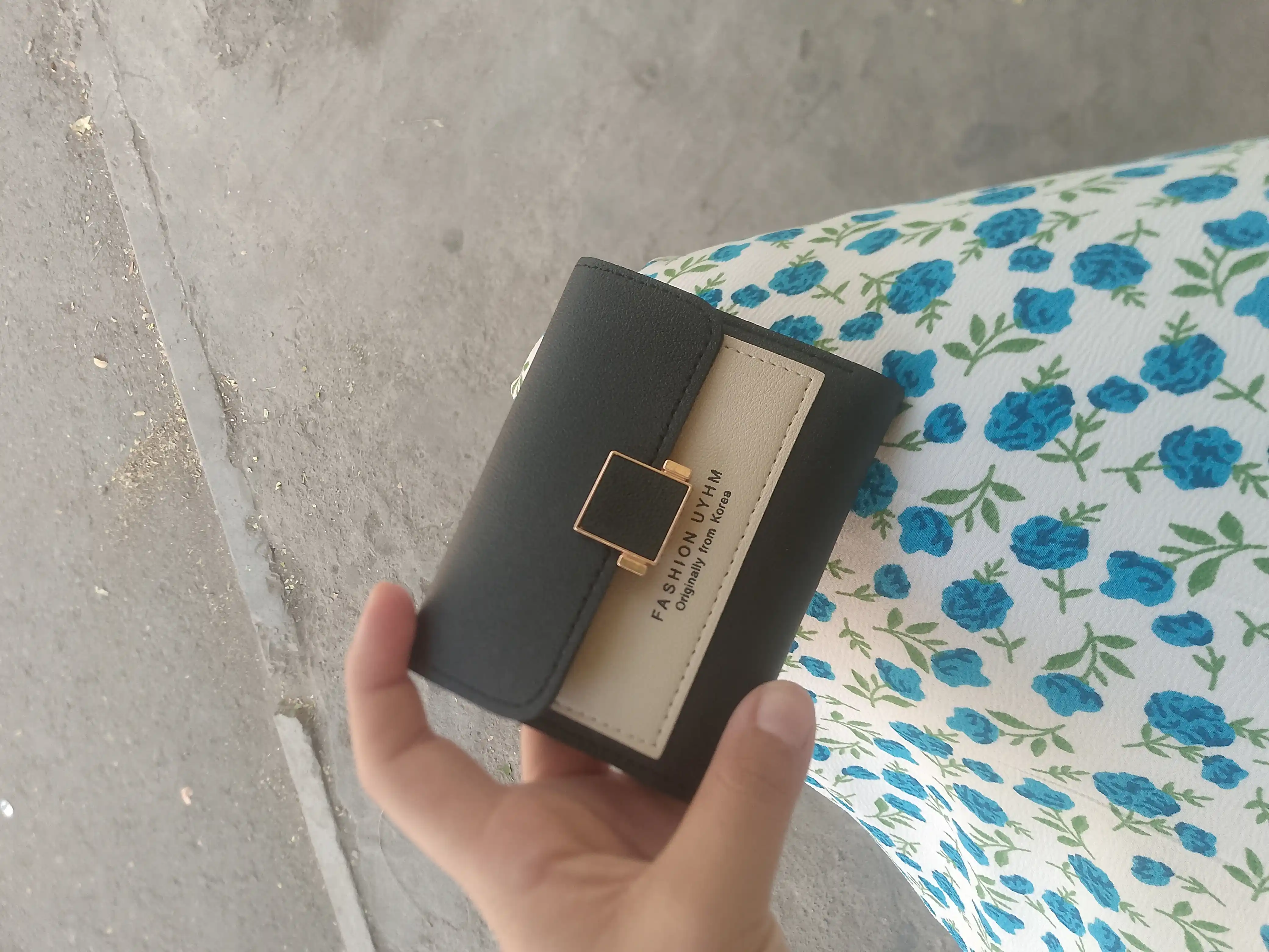 Ayollar hamyoni, tugmali qulfl, o‘lchami 11 sm x 9 sm