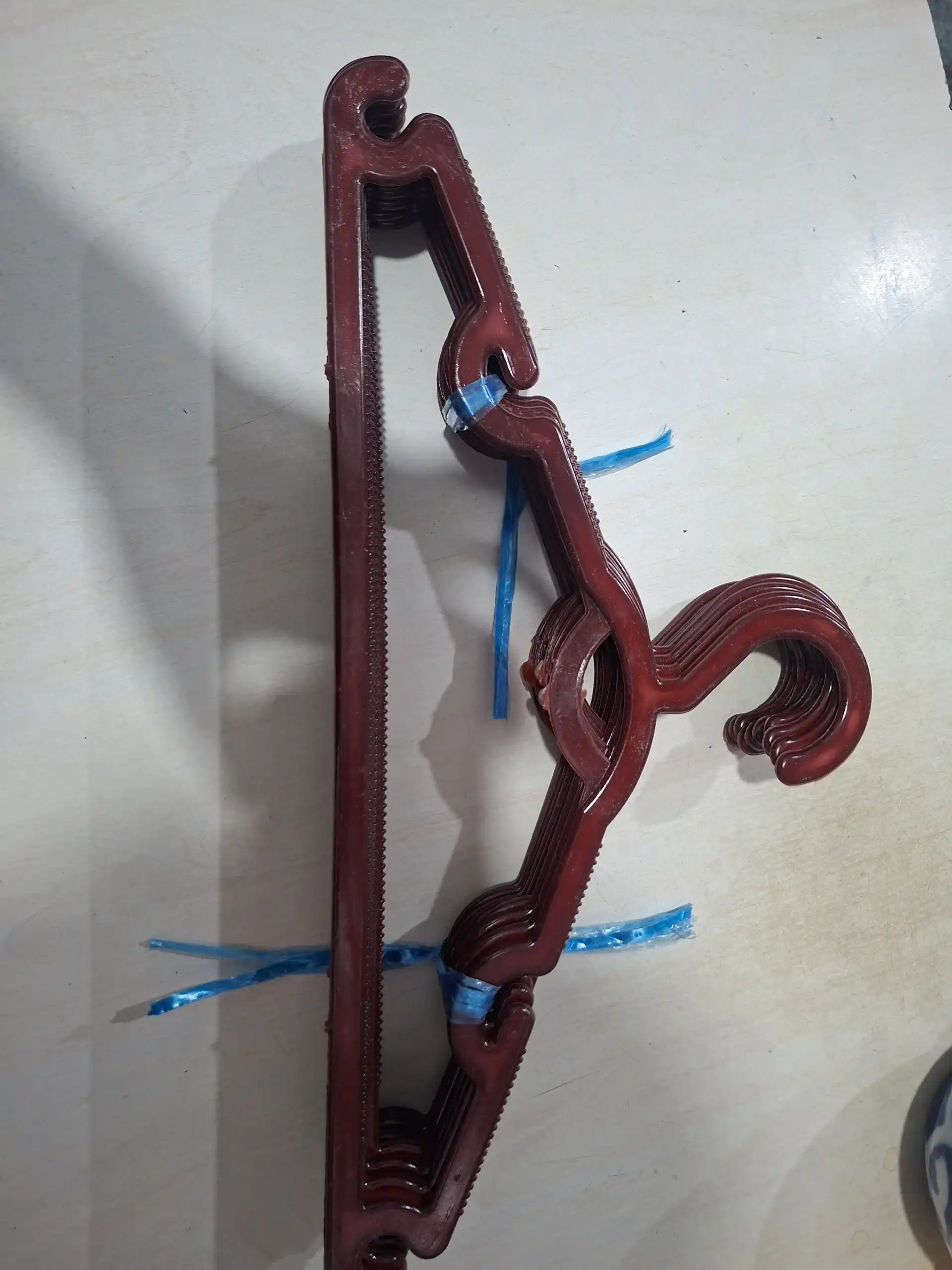 Plastik kiyim ilgichlar, sirpanishga qarshi tishli 42 sm 5, 10, 20, 30 dona