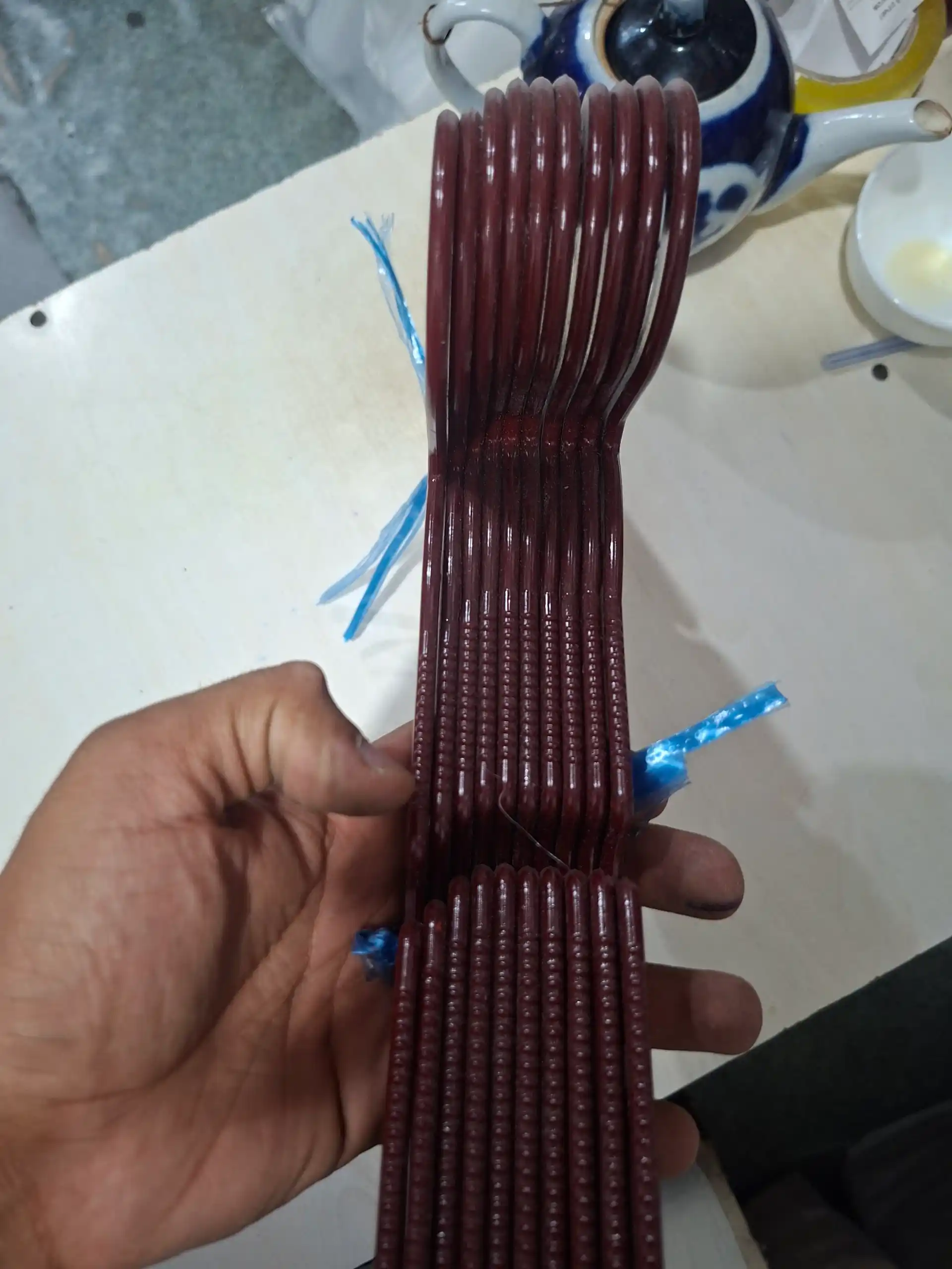 Plastik kiyim ilgichlar, sirpanishga qarshi tishli 42 sm 5, 10, 20, 30 dona
