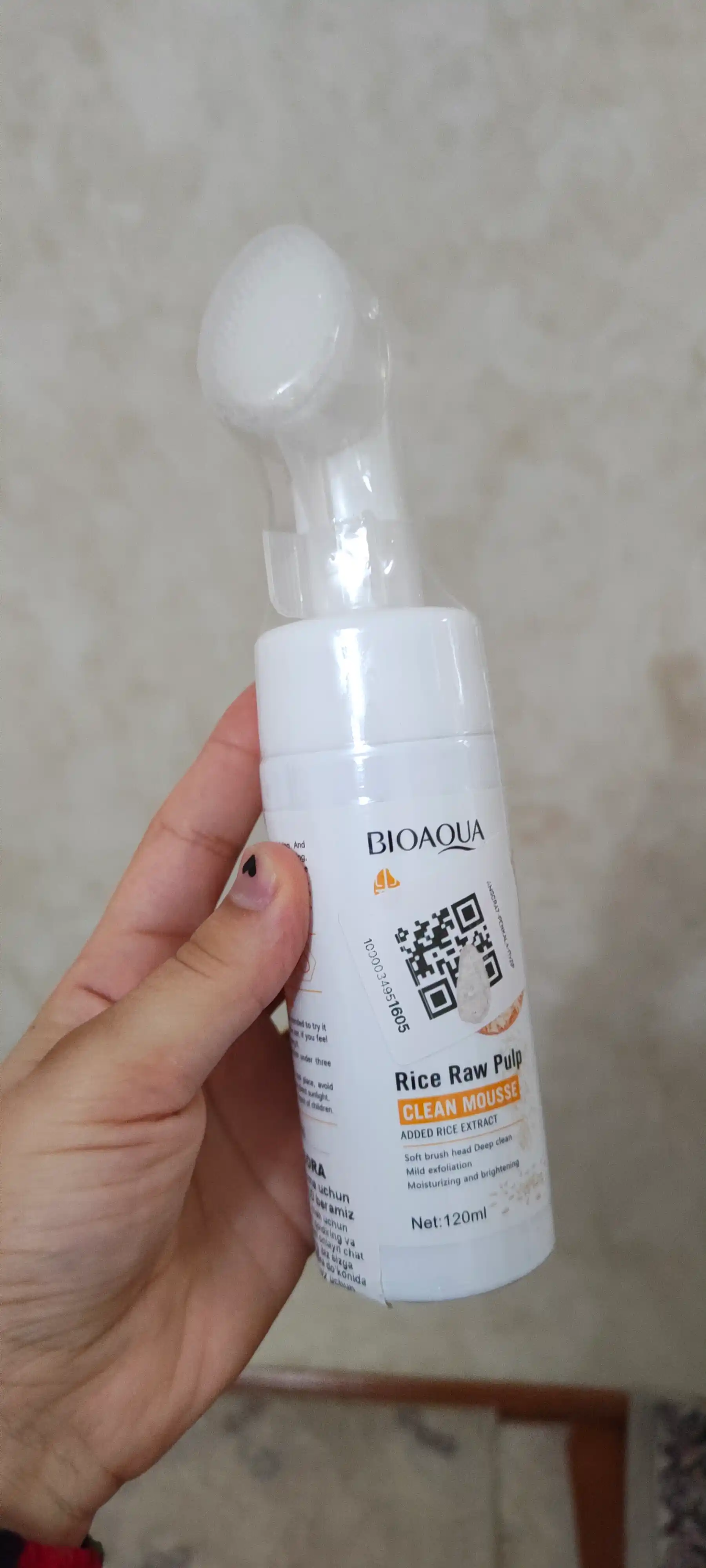 Yuzni yuvish uchun ko‘pik Bioaqua, tozalovchi, acnega qarshi, massaj cho‘tkali