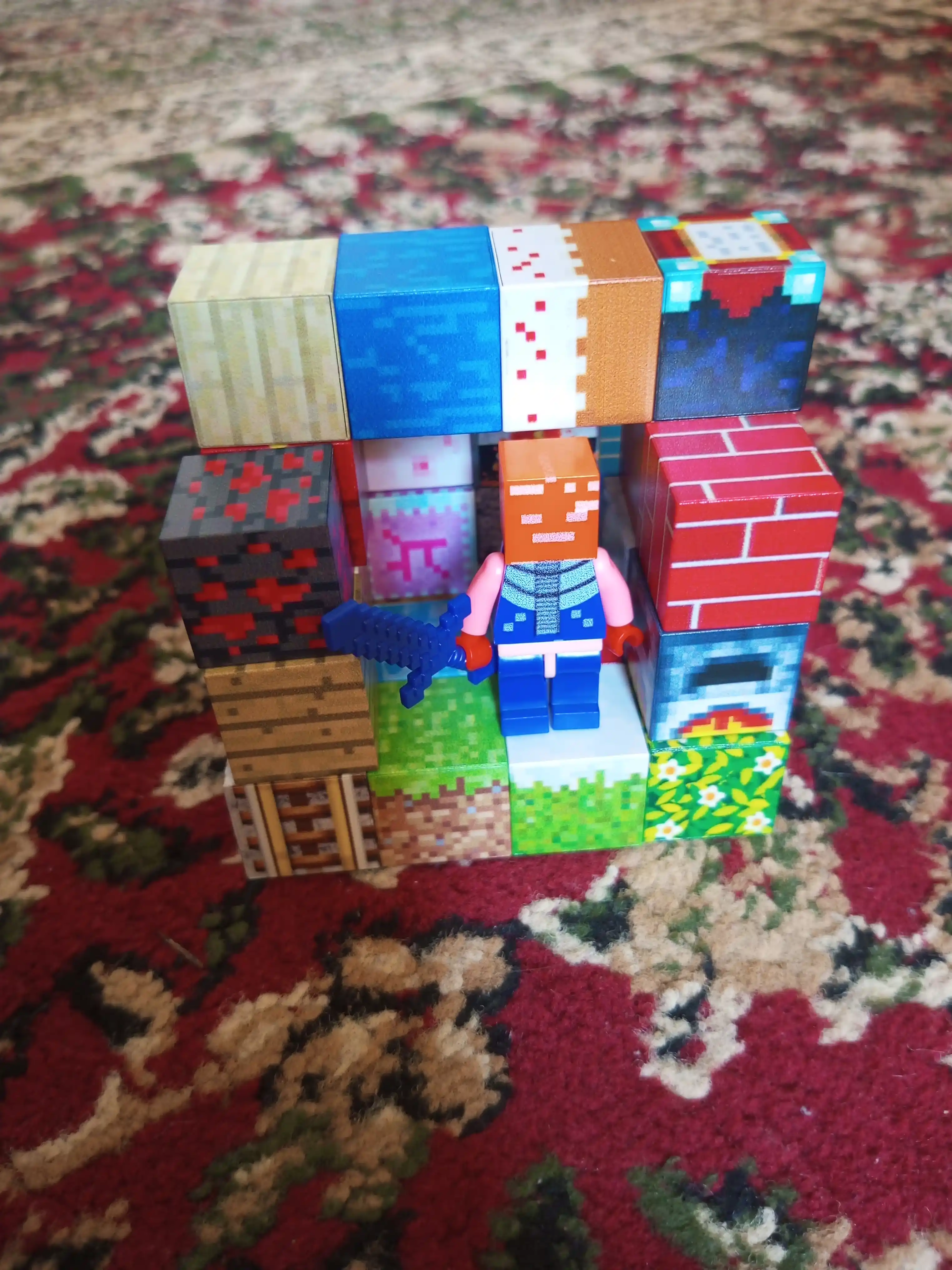 Maynkraft DOM BRICKS magnit konstruktori 30-120 ta detal, haykalchalar bilan