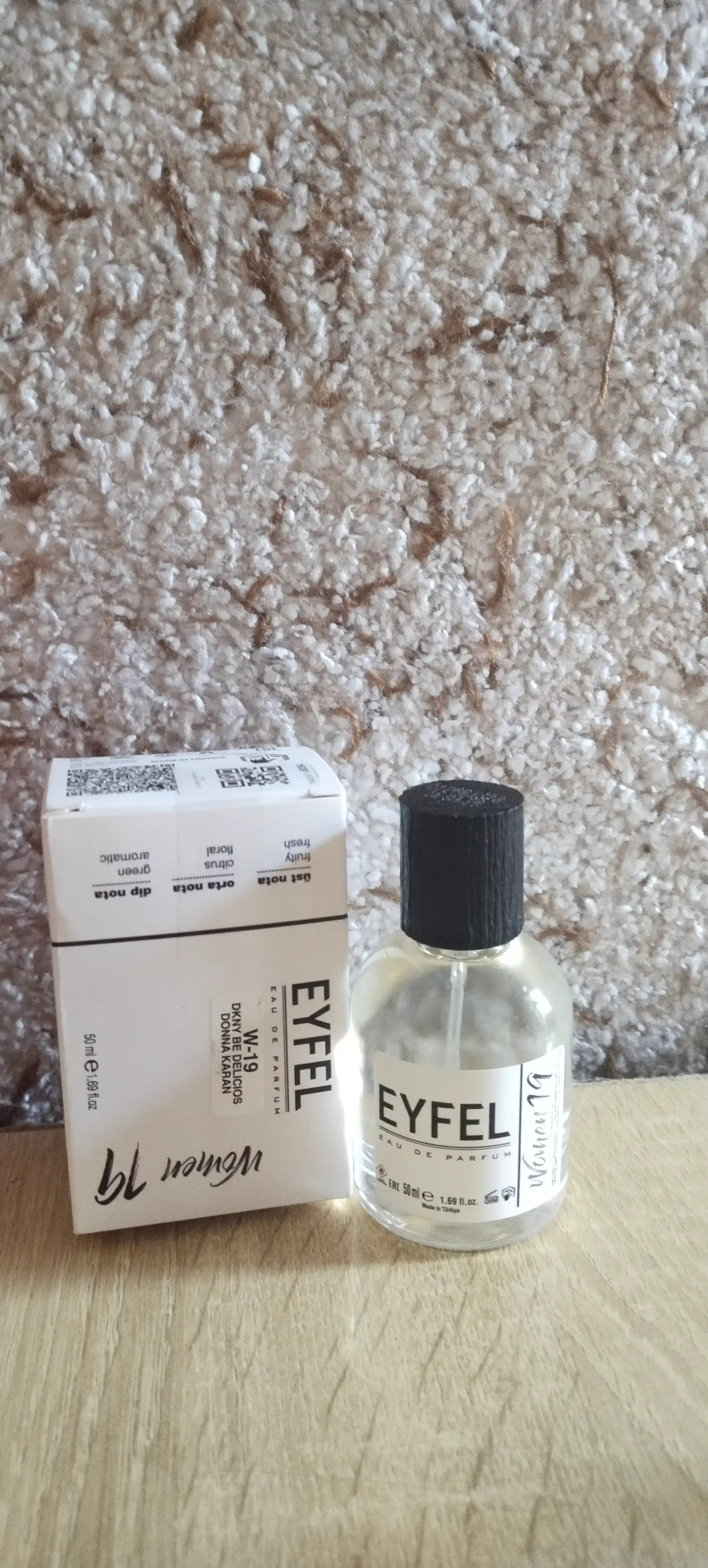 Ayollar uchun parfyumlangan suv "Eyfel"