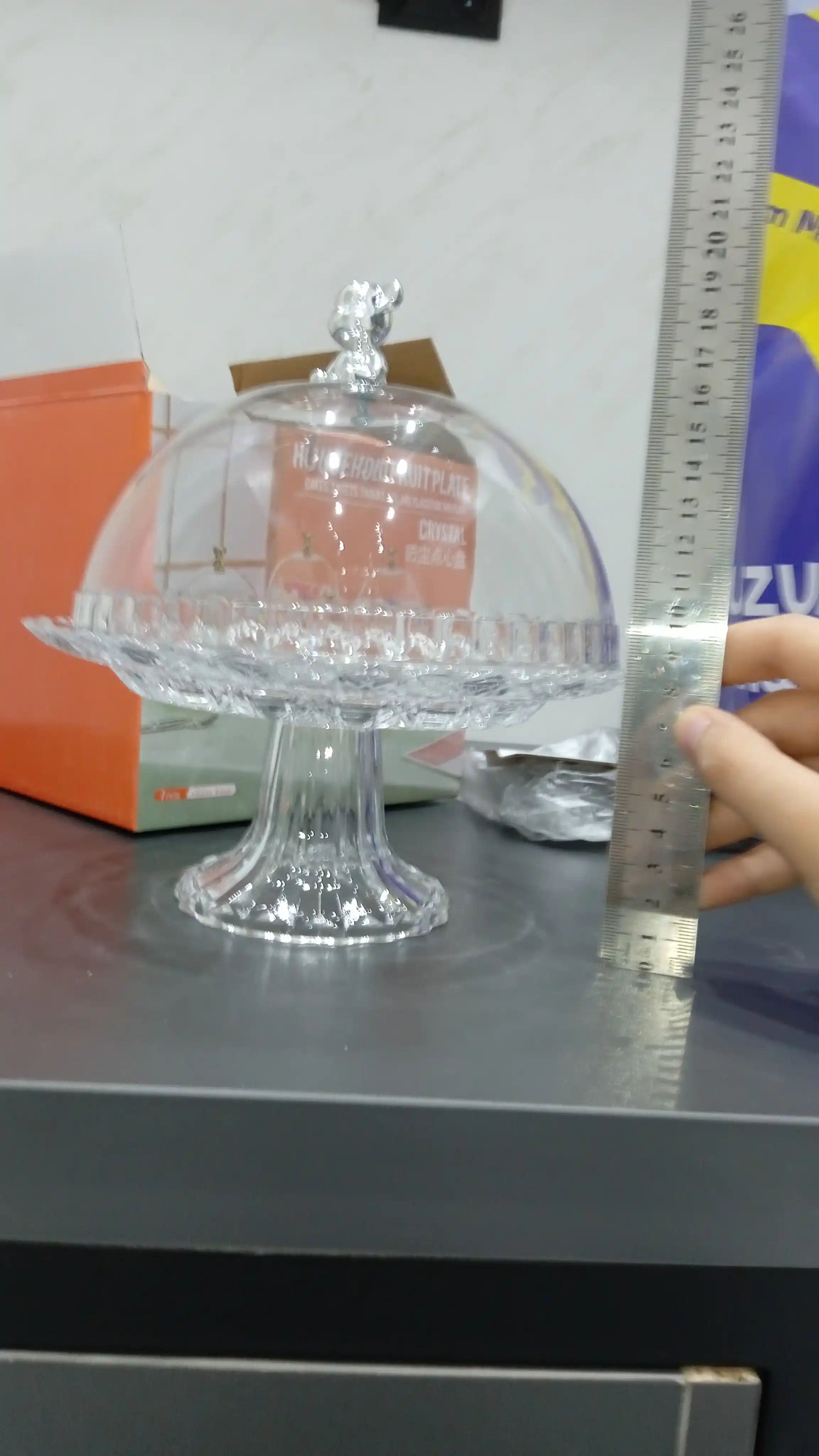 Akril qopqoqli va oyoqli shisha taglikli Bagema shirinlik tort idishi