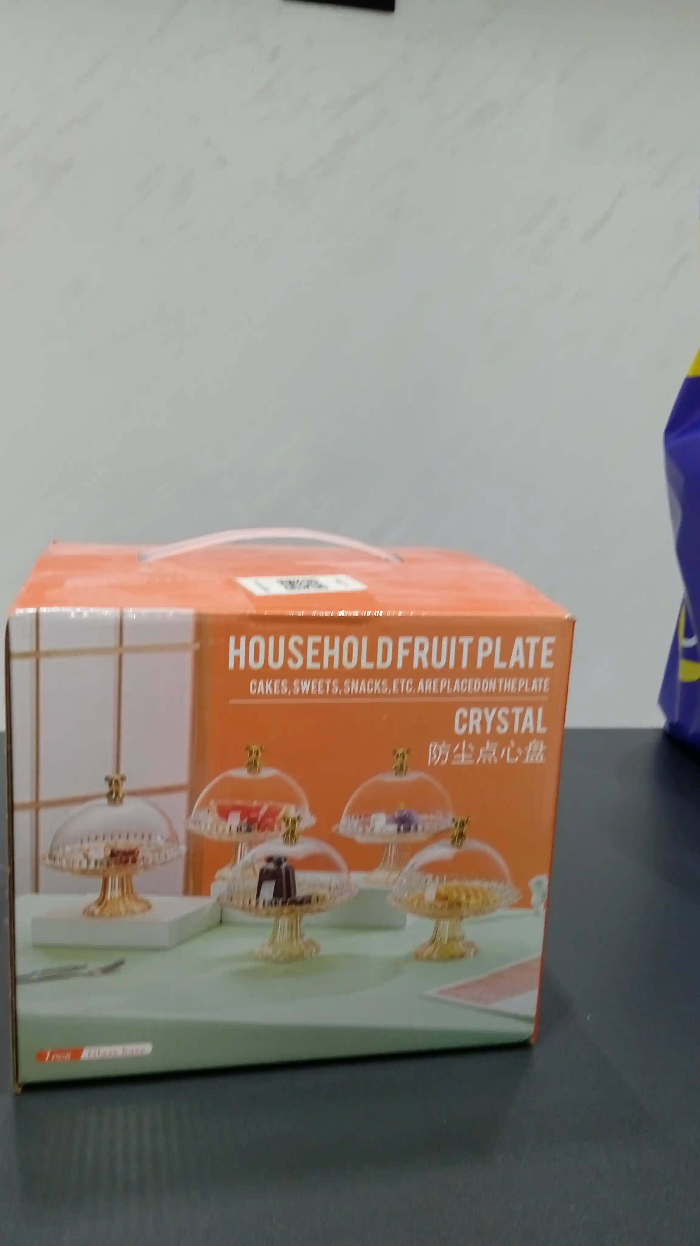 Akril qopqoqli va oyoqli shisha taglikli Bagema shirinlik tort idishi