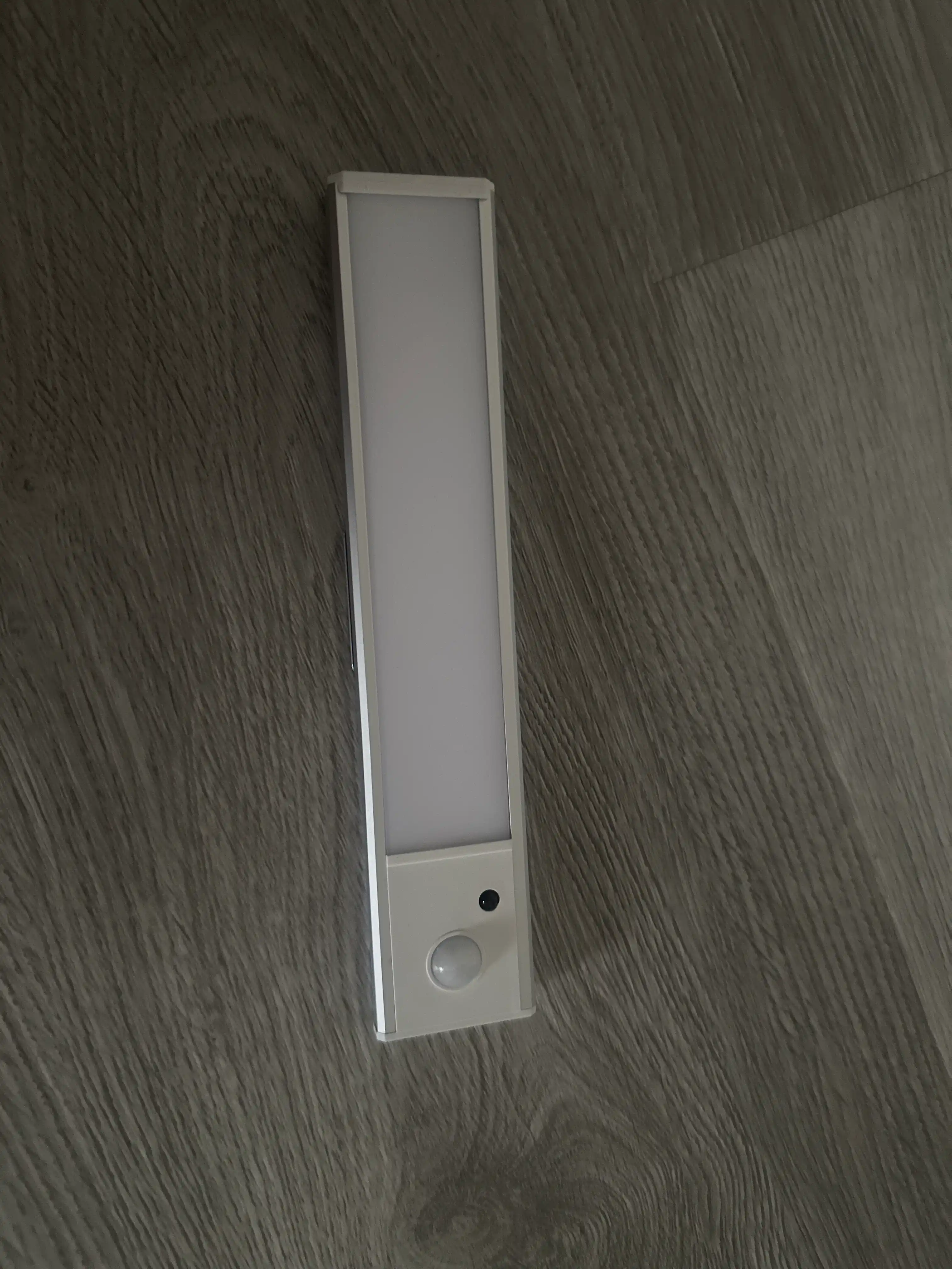 Alyuminiy aqlli LED-yoritgich, harakat datchigi, magnitli mahkamlash, Type-C, akkumulyator