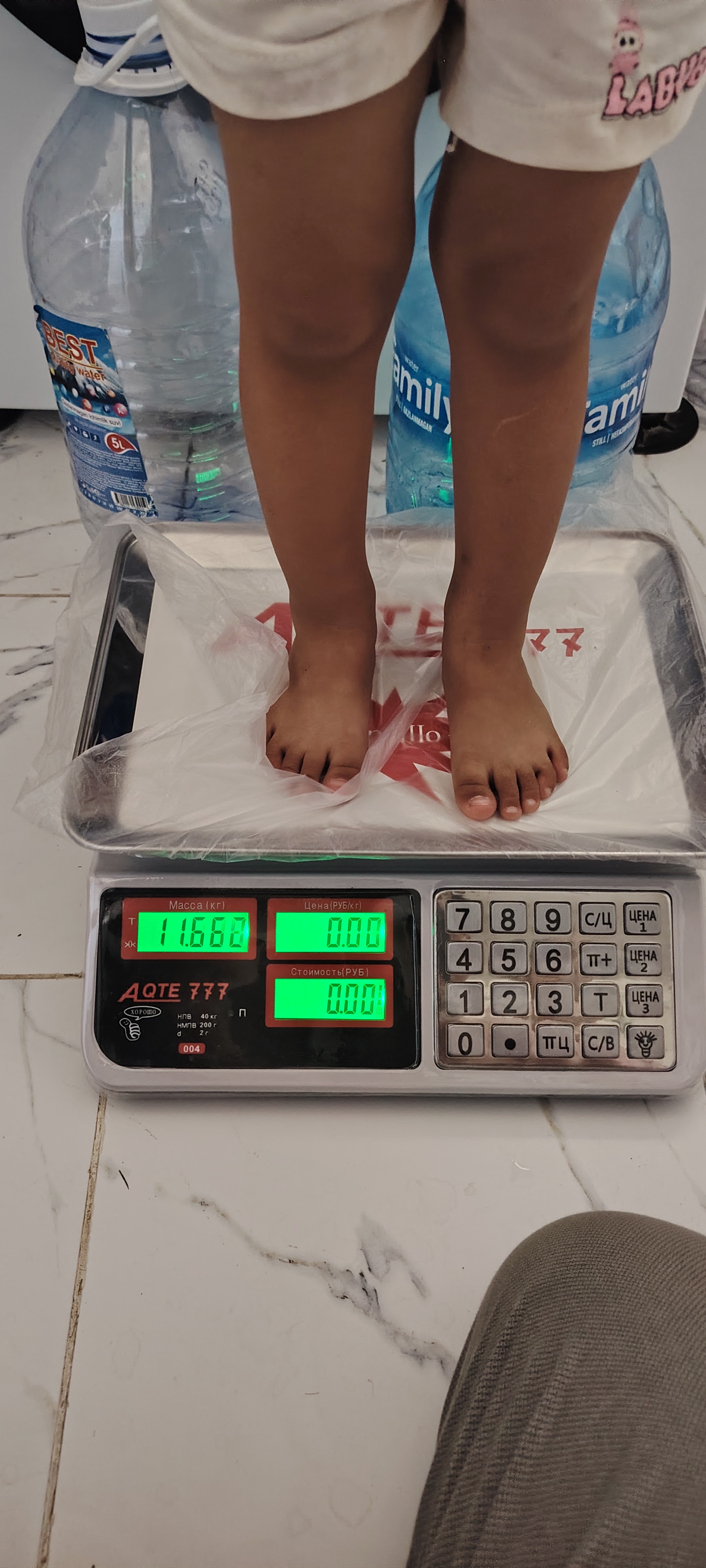 Elektron savdo tarozisi 40 kg — zanglamaydigan po'lat platforma, batareyali