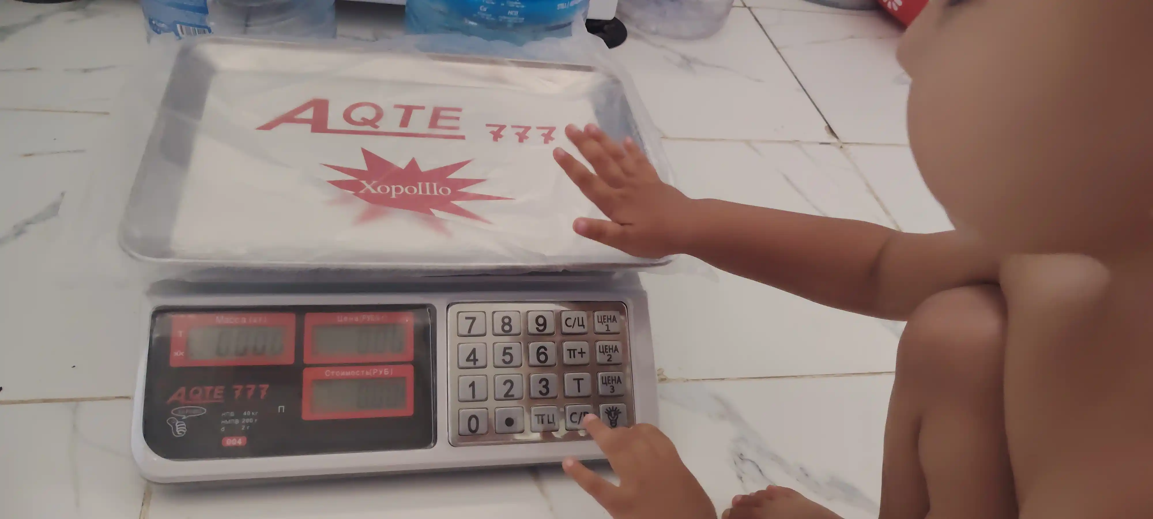 Elektron savdo tarozisi 40 kg — zanglamaydigan po'lat platforma, batareyali