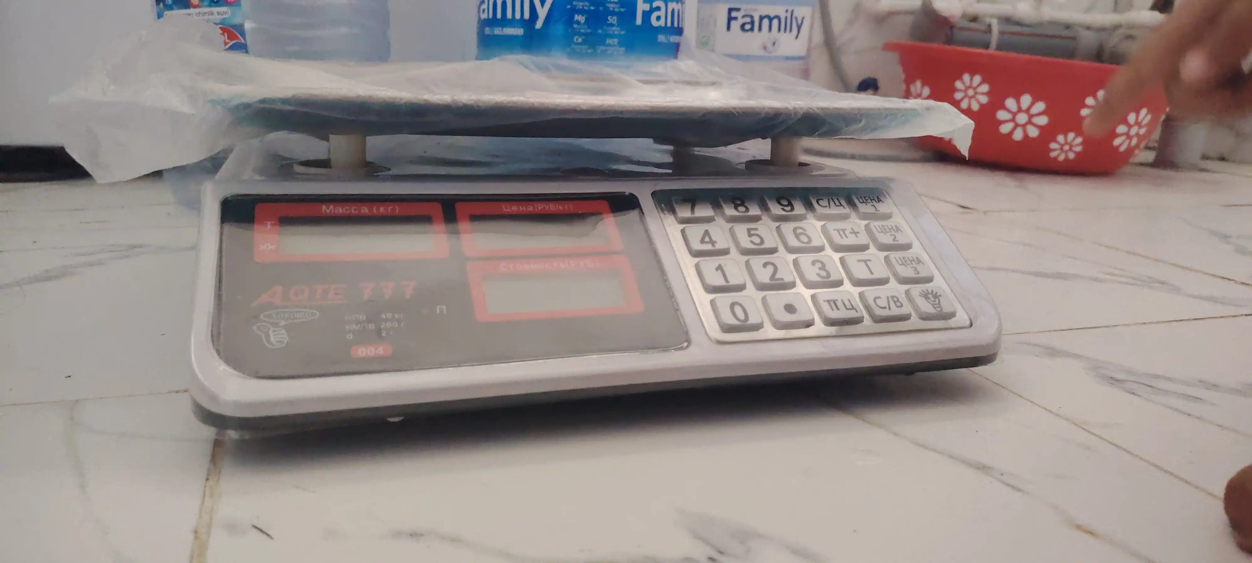Elektron savdo tarozisi 40 kg — zanglamaydigan po'lat platforma, batareyali