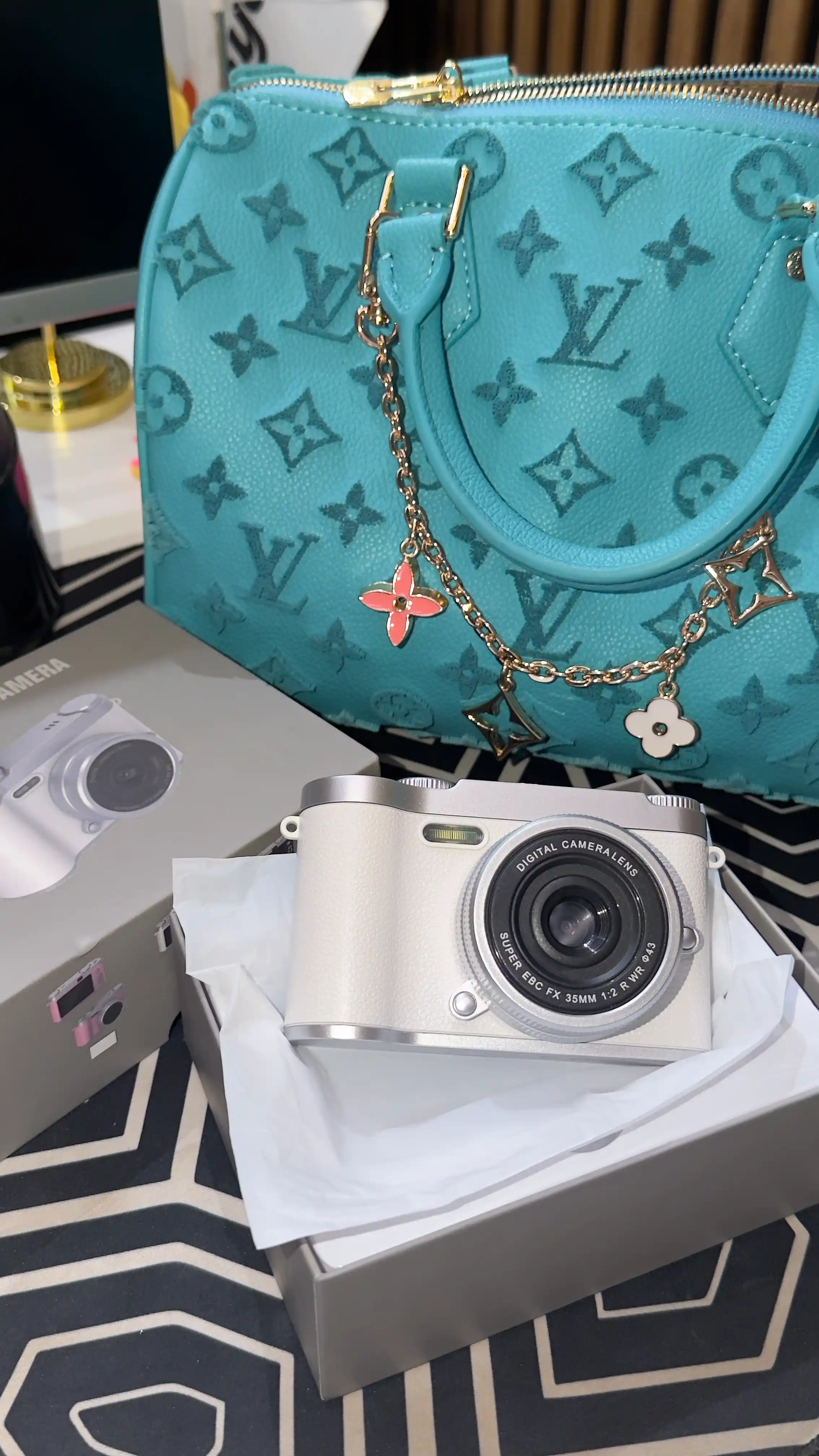 Portable digital point-and-shoot camera with HD 1080P, 8X digital zoom, AF focus