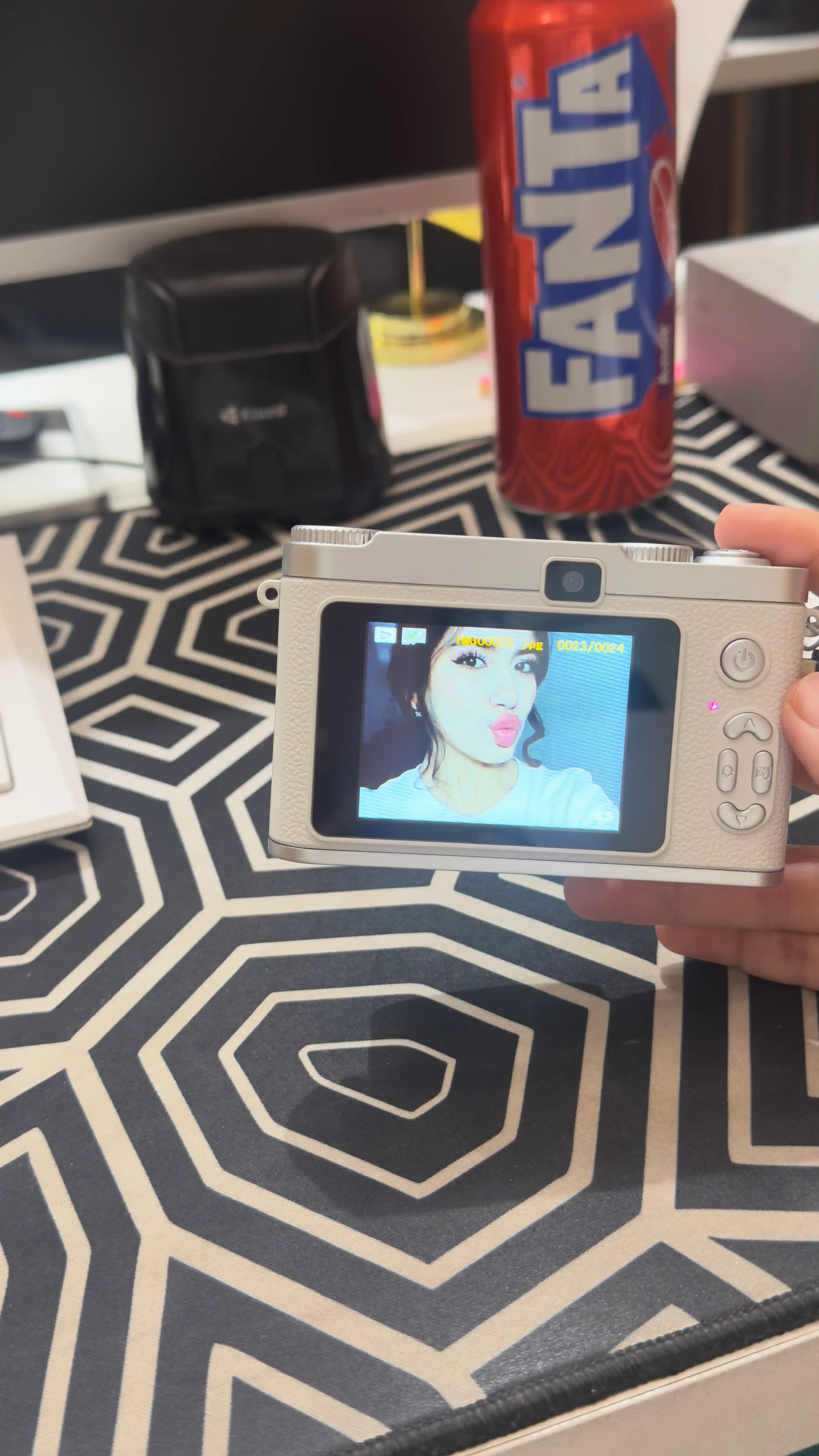 Portable digital point-and-shoot camera with HD 1080P, 8X digital zoom, AF focus