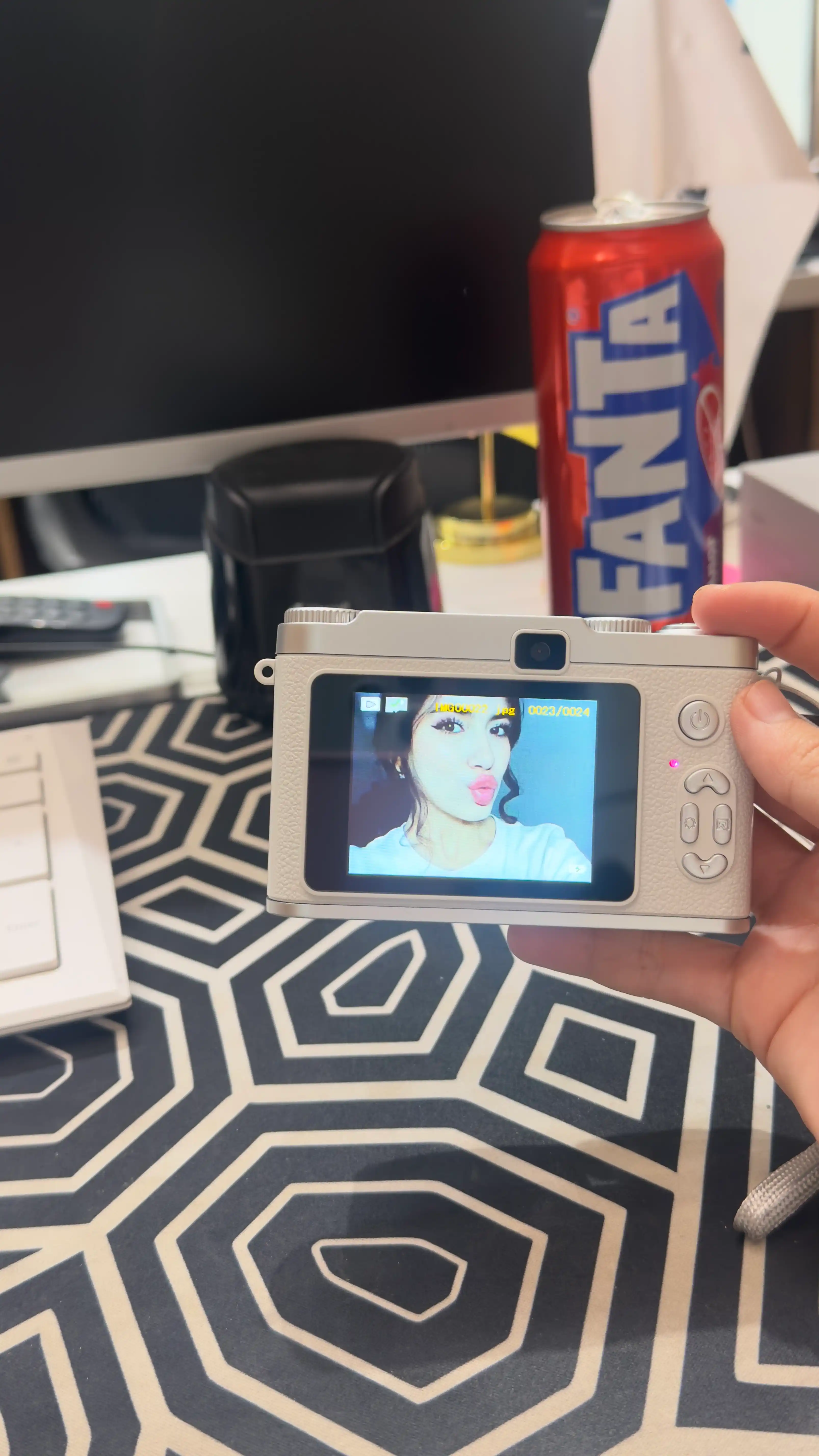 Portable digital point-and-shoot camera with HD 1080P, 8X digital zoom, AF focus