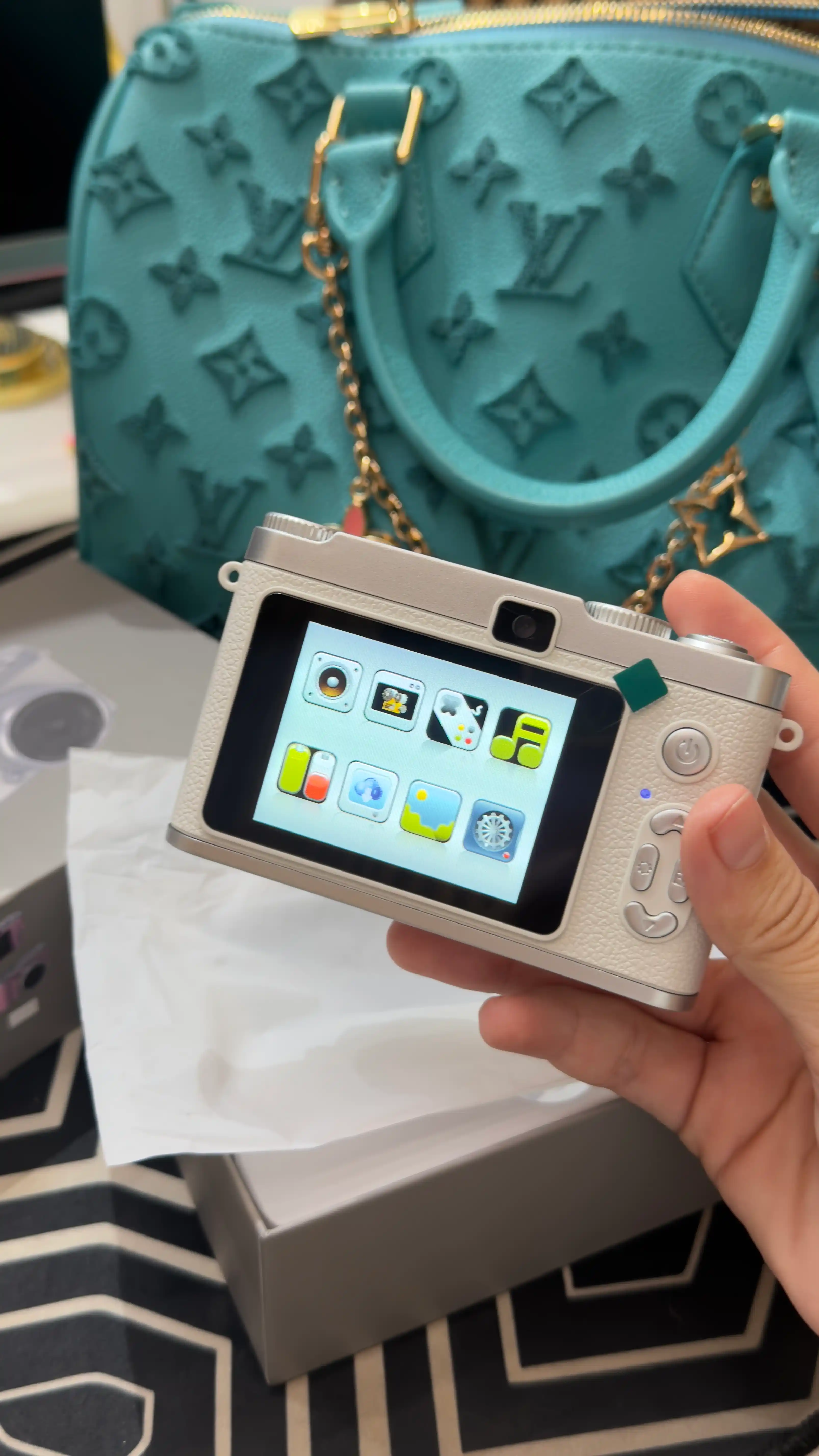 Portable digital point-and-shoot camera with HD 1080P, 8X digital zoom, AF focus