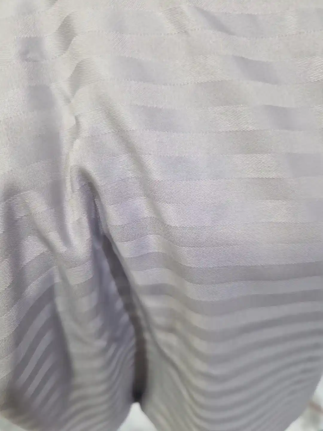 Stripe matosidan 50 x 70 va 70 x 70 sm o‘lchamli qoplamalar