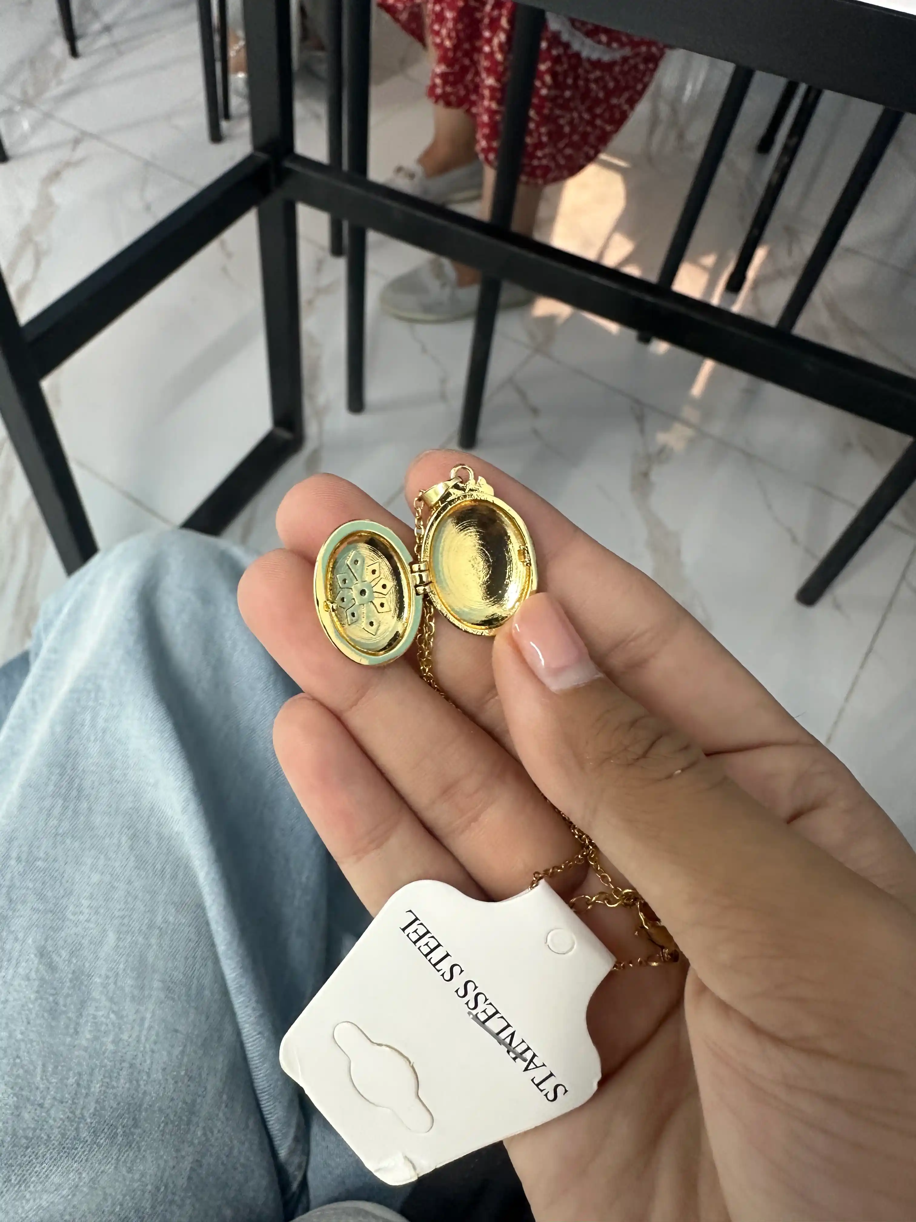 Fotosuratlarni ushlab turadigan Kulon