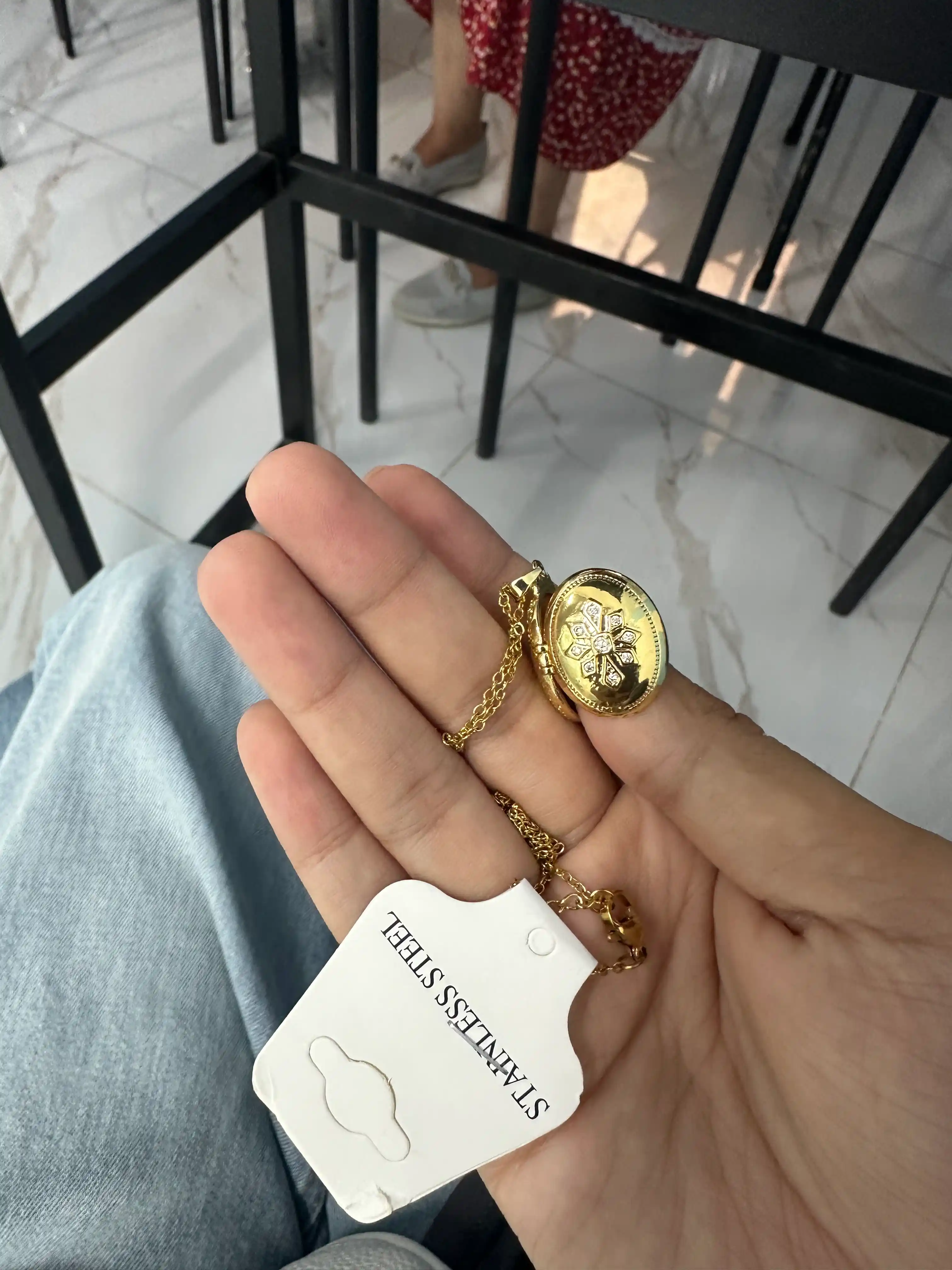 Fotosuratlarni ushlab turadigan Kulon