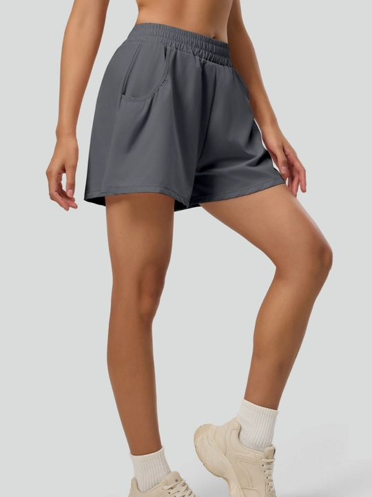 Ayollar sport shortigi, ikki qavatli, velosipedlar bilan, baland o‘rindiqda, taytslar bilan