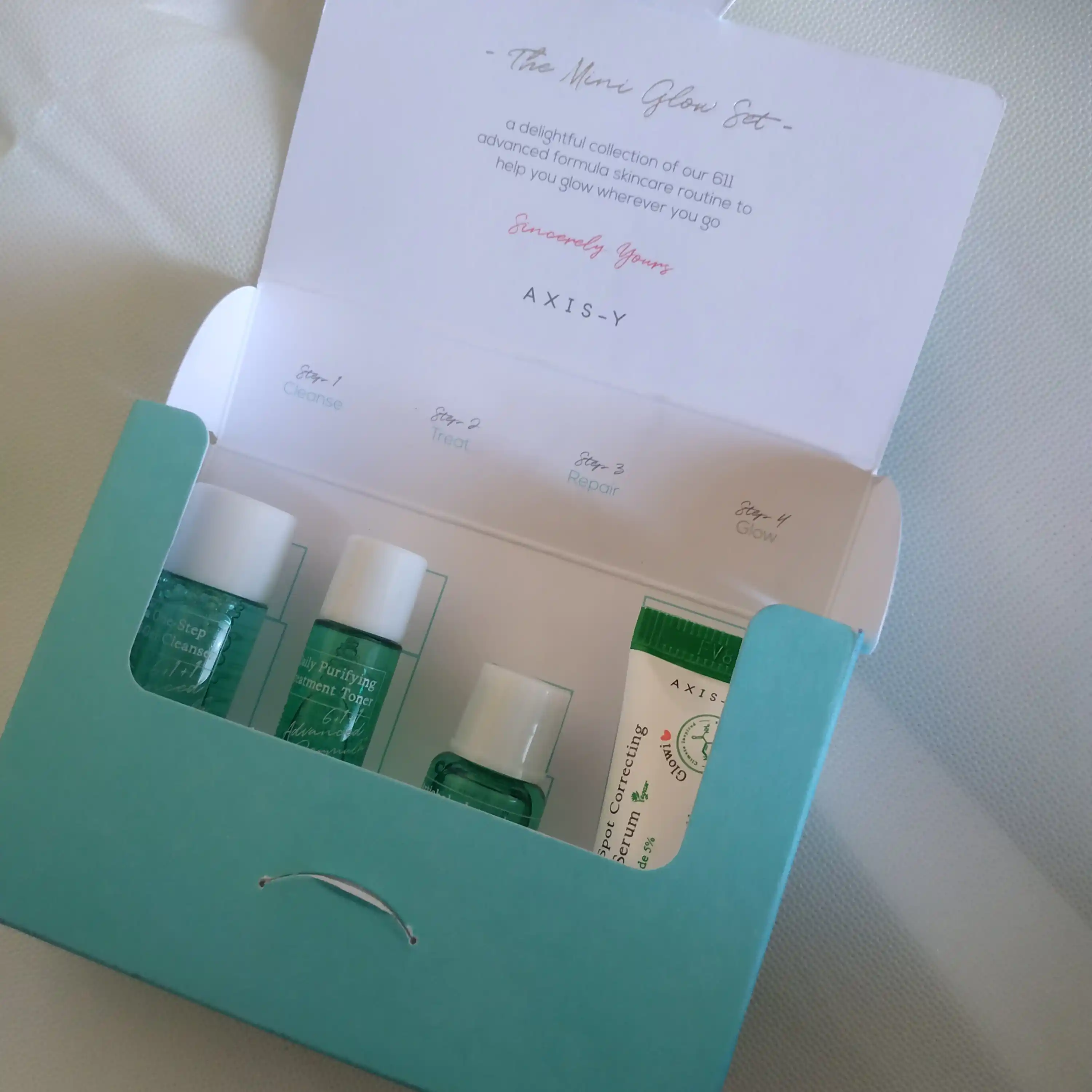 Toza, yorqin va sog'lom yuz terisi uchun mini to'plam Axis-Y Mini Glow Set