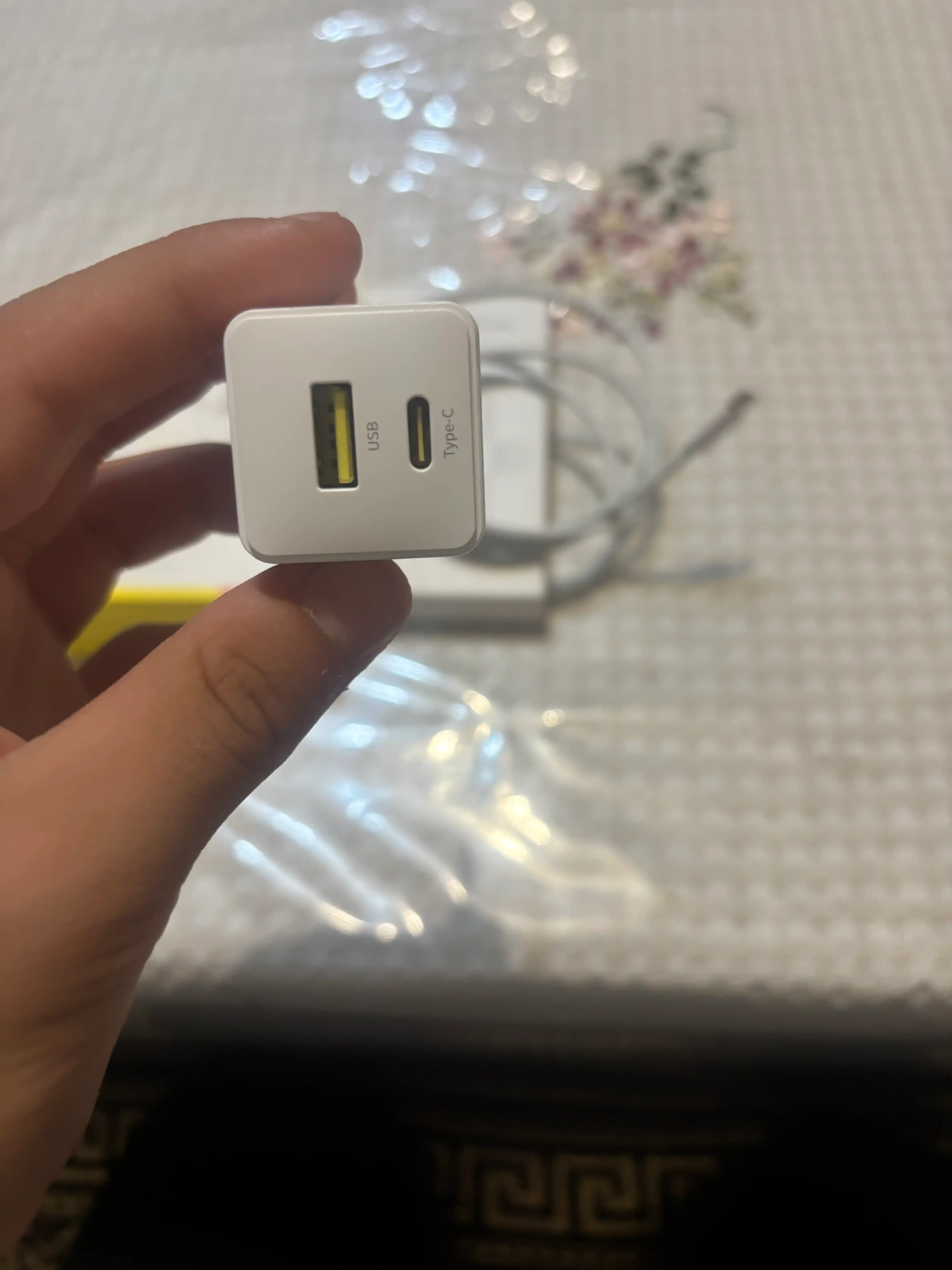 Universal zaryadlash qurilmasi Baseus Palm Fast Charger C+U, 20 Vt zaryadchik