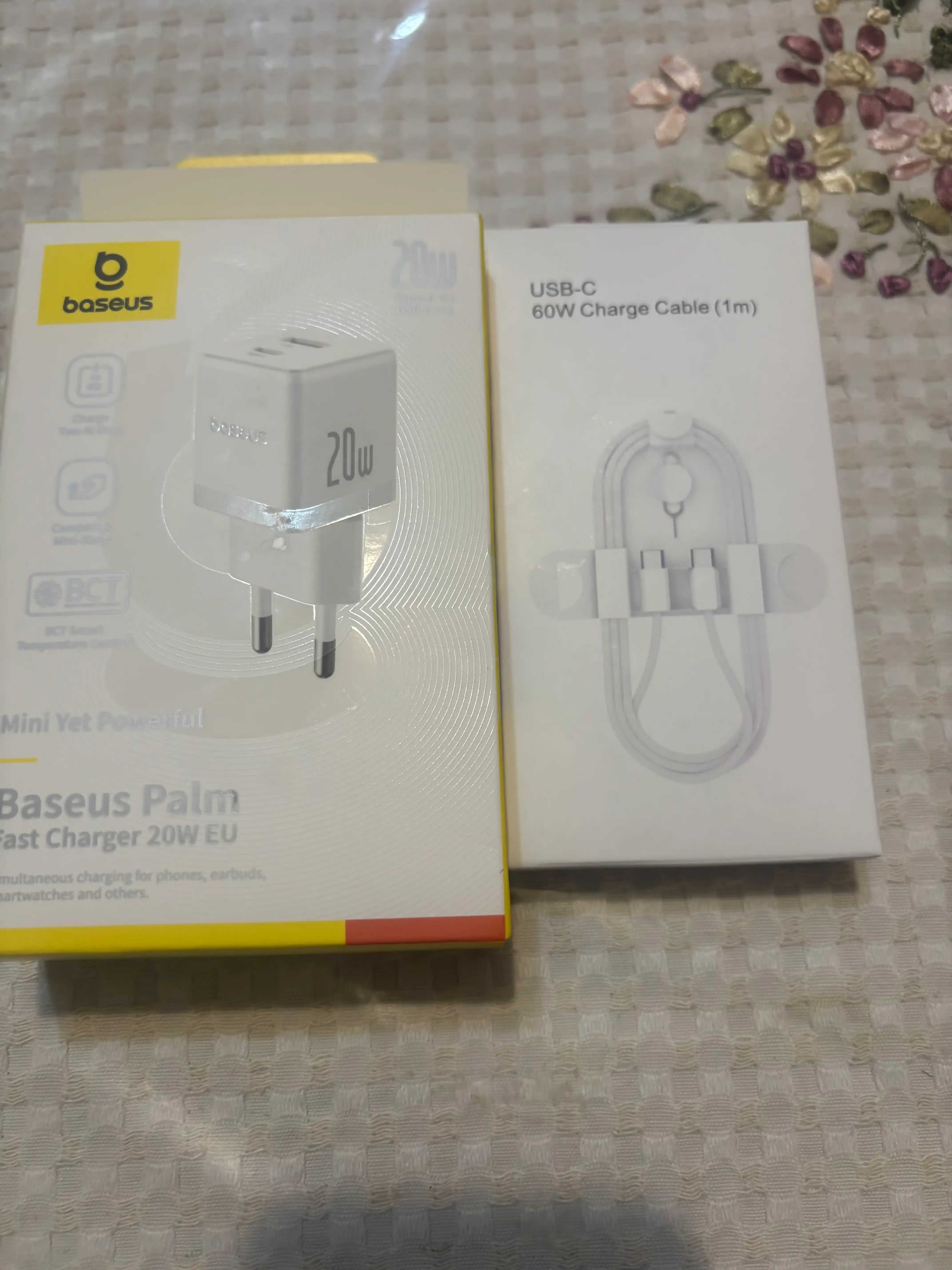 Universal zaryadlash qurilmasi Baseus Palm Fast Charger C+U, 20 Vt zaryadchik