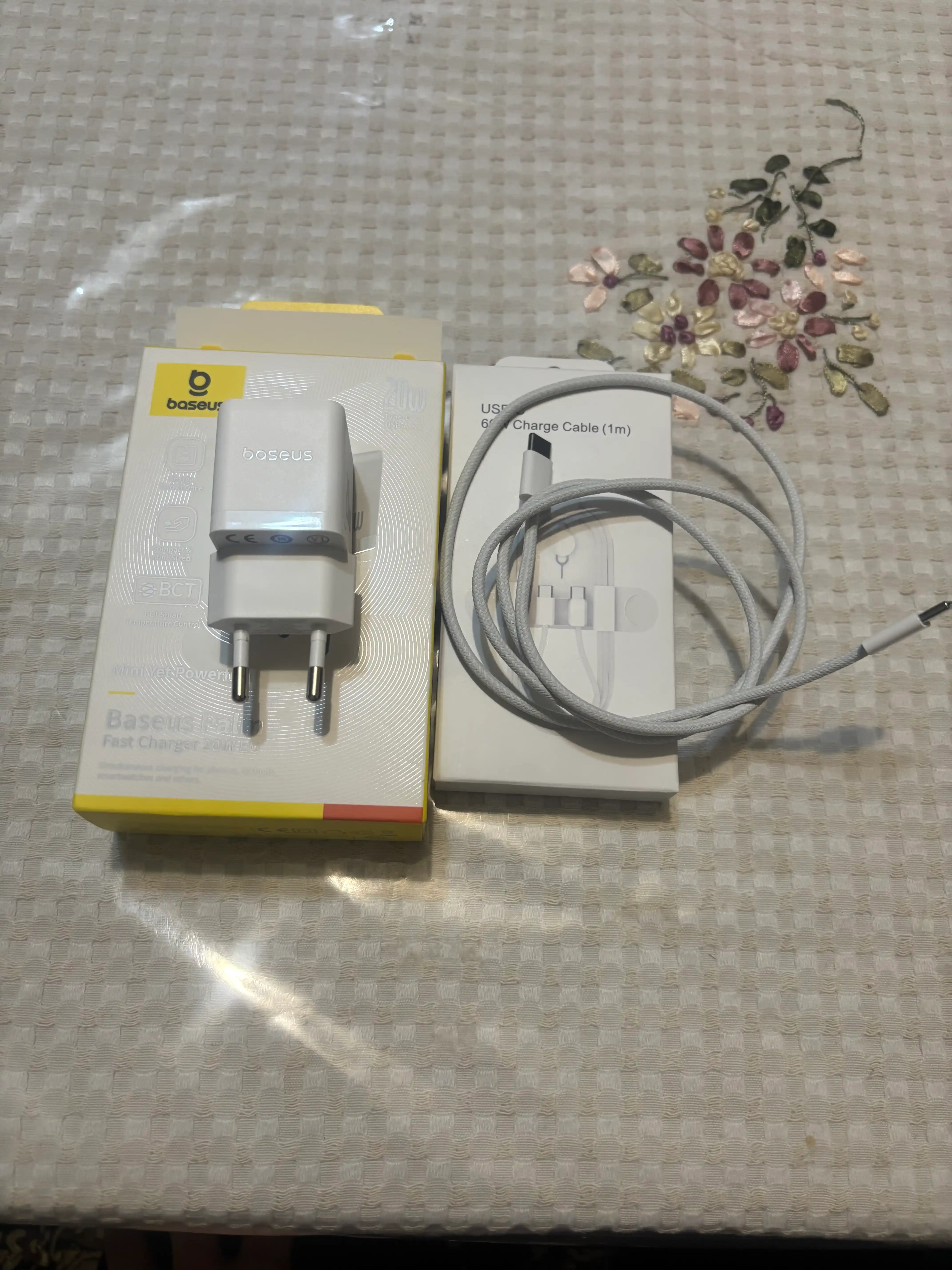 Universal zaryadlash qurilmasi Baseus Palm Fast Charger C+U, 20 Vt zaryadchik