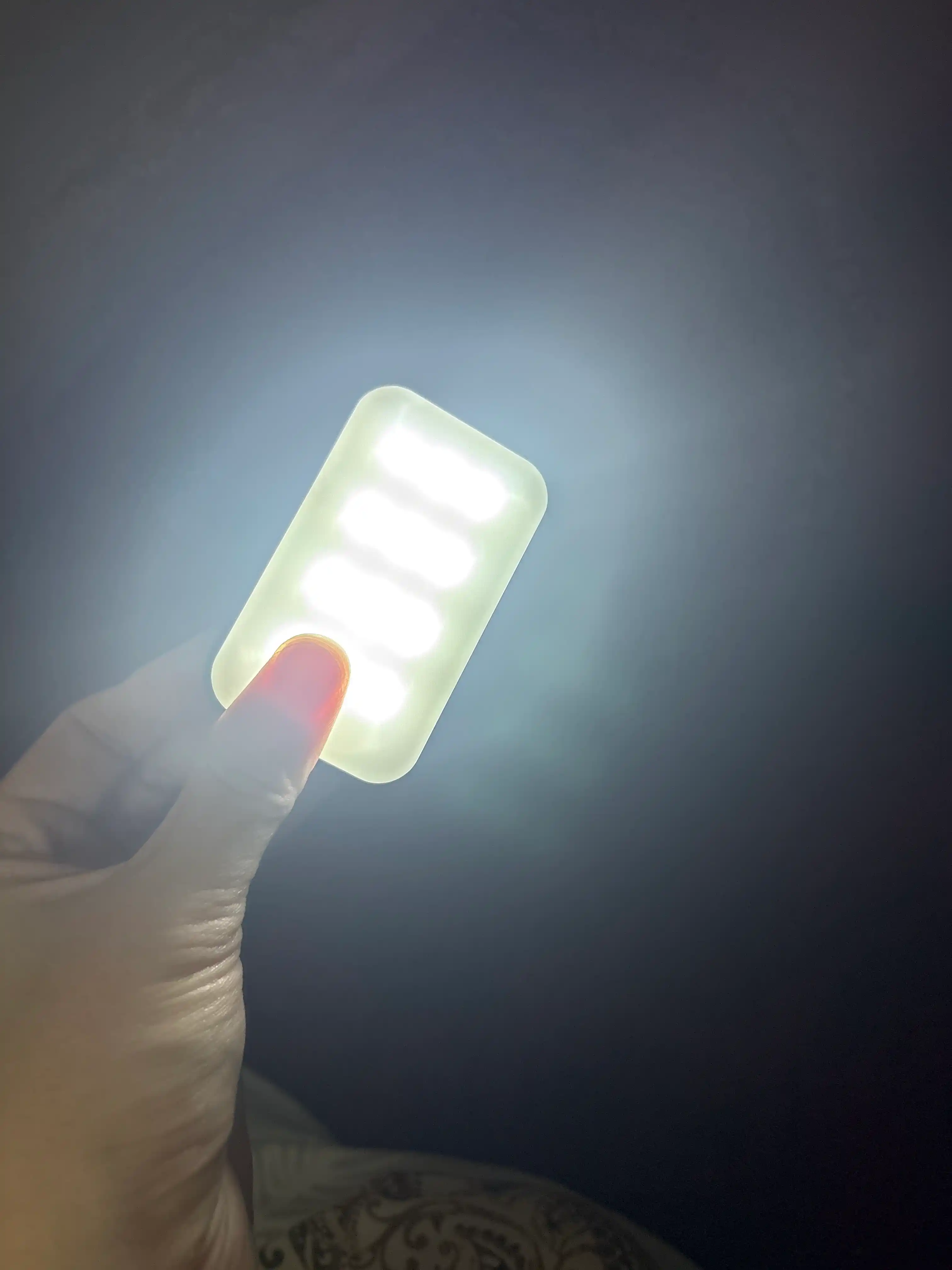 Портативная магнитная LED лампа MagSafe для смартфона с регулировкой яркости