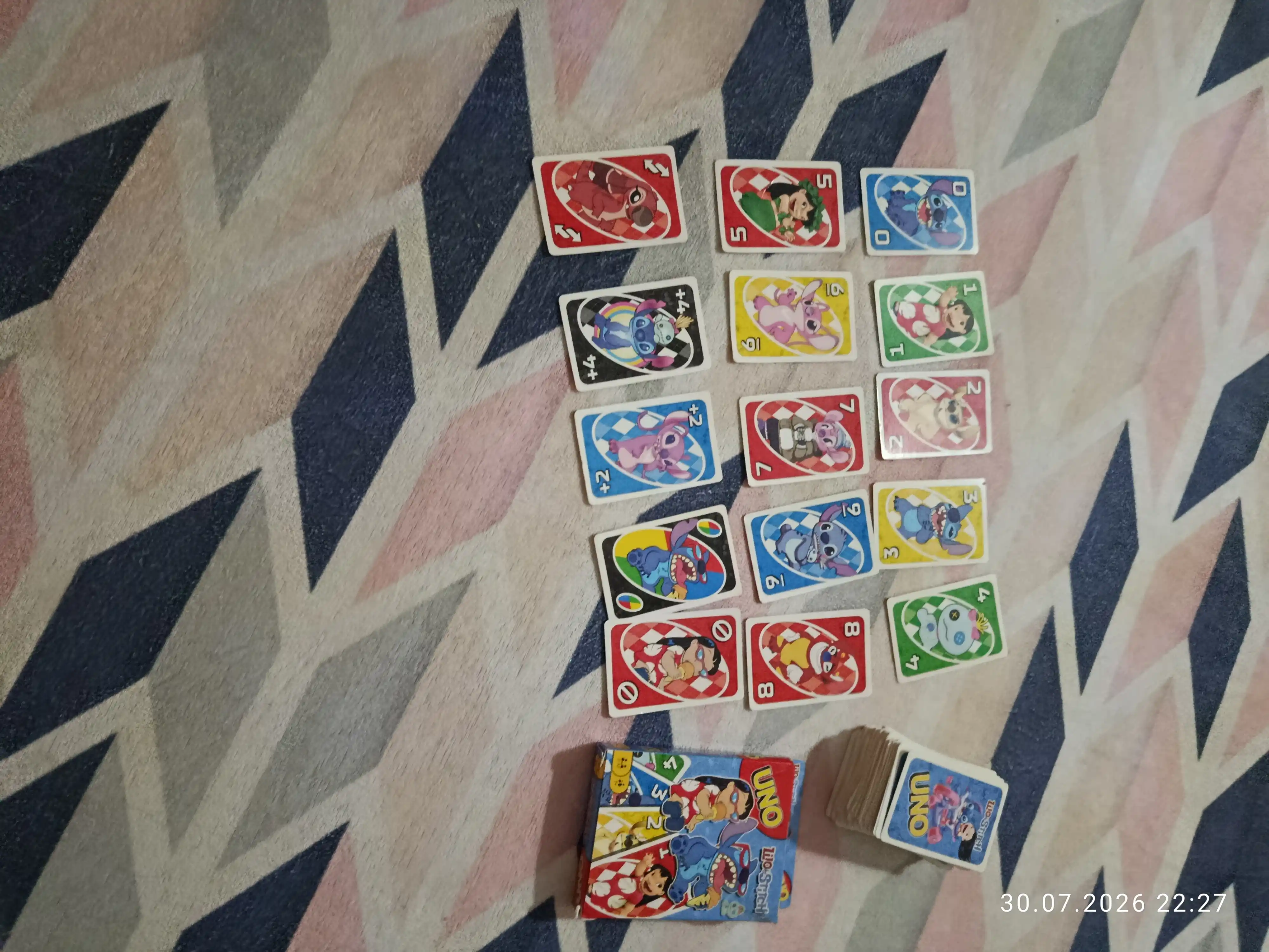 UNO (Uno) stol o'yini — Hello Kitty, Harry Potter, Lilo & Stitch