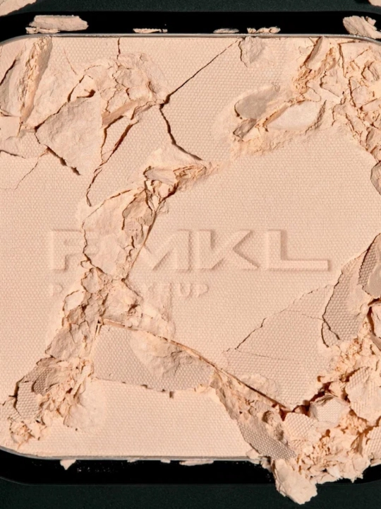 PMKL MATTE FINISH матирующая компактная пудра 10 г в пенале