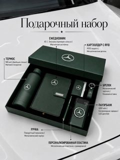Тёмно-зелёный
