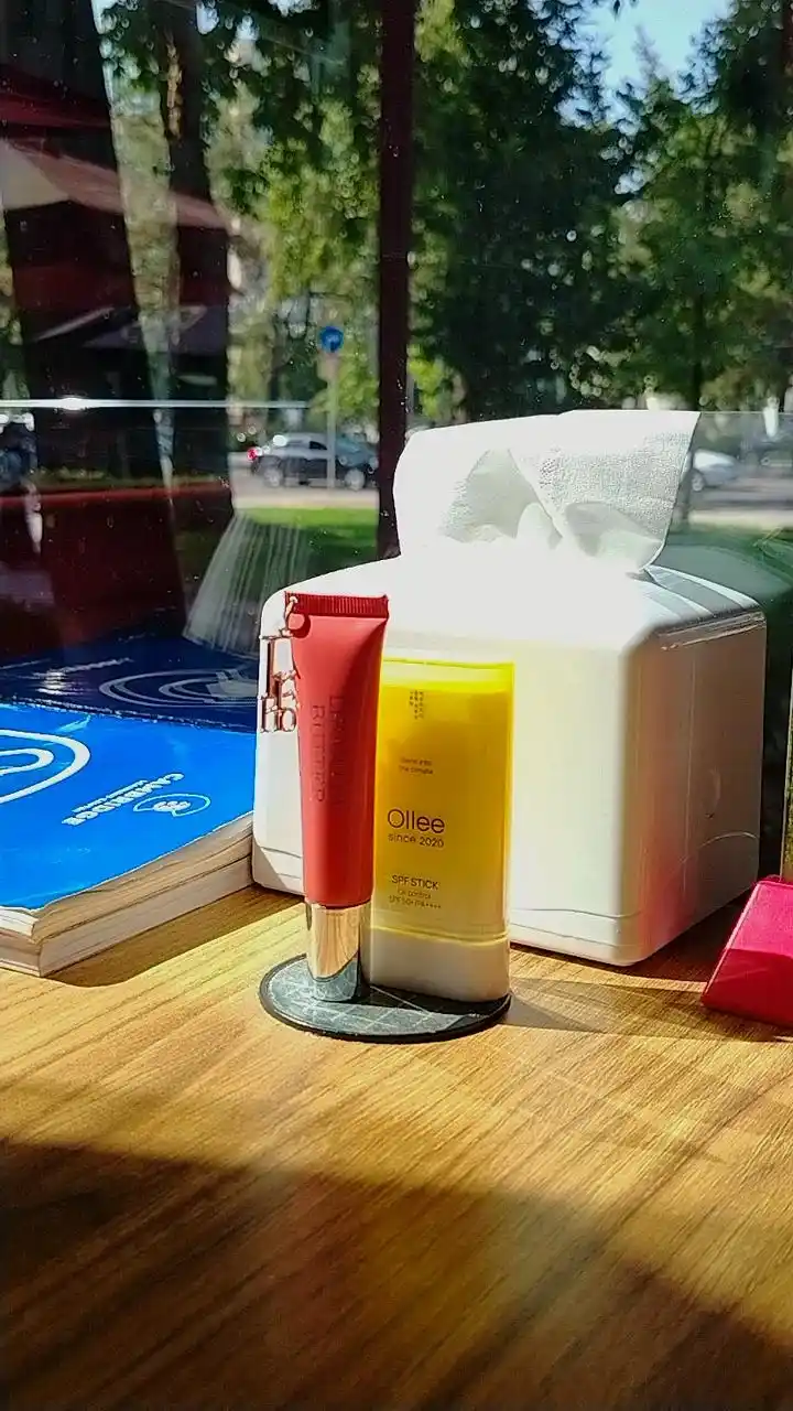 Makiyaj ustidan yangilash uchun 19 g SPF50+ matlovchi OLLEE yuz uchun quyoshdan himoyalovc