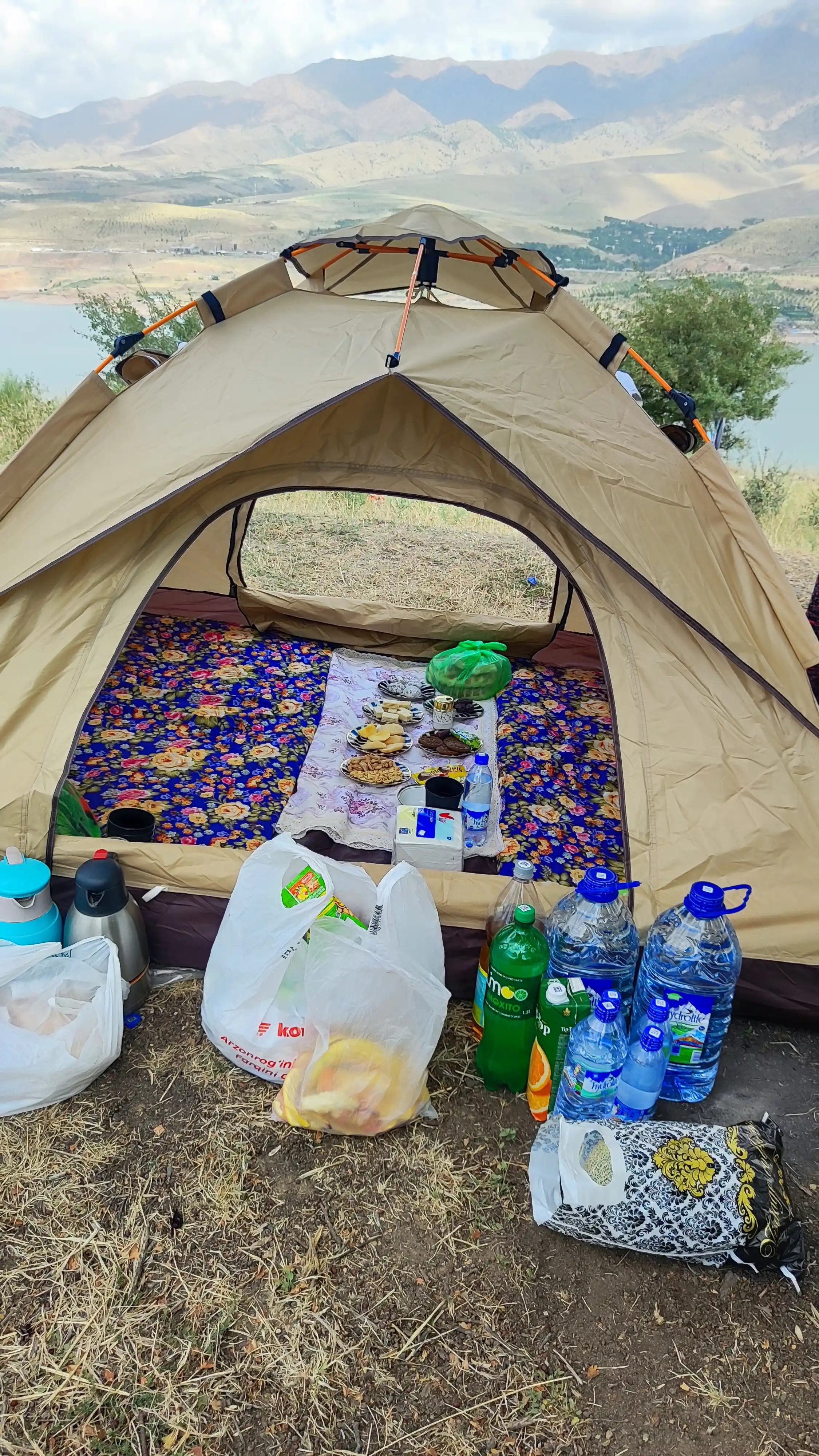 Kemping va piknik uchun avtomatik turistik chodir, 3-4 o‘rinli