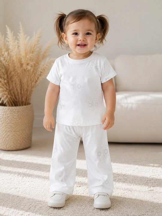 1,5 - 4 yoshgacha bo‘lgan qizlar uchun pijama, to‘plam: futbolka va keng palatsso shimi