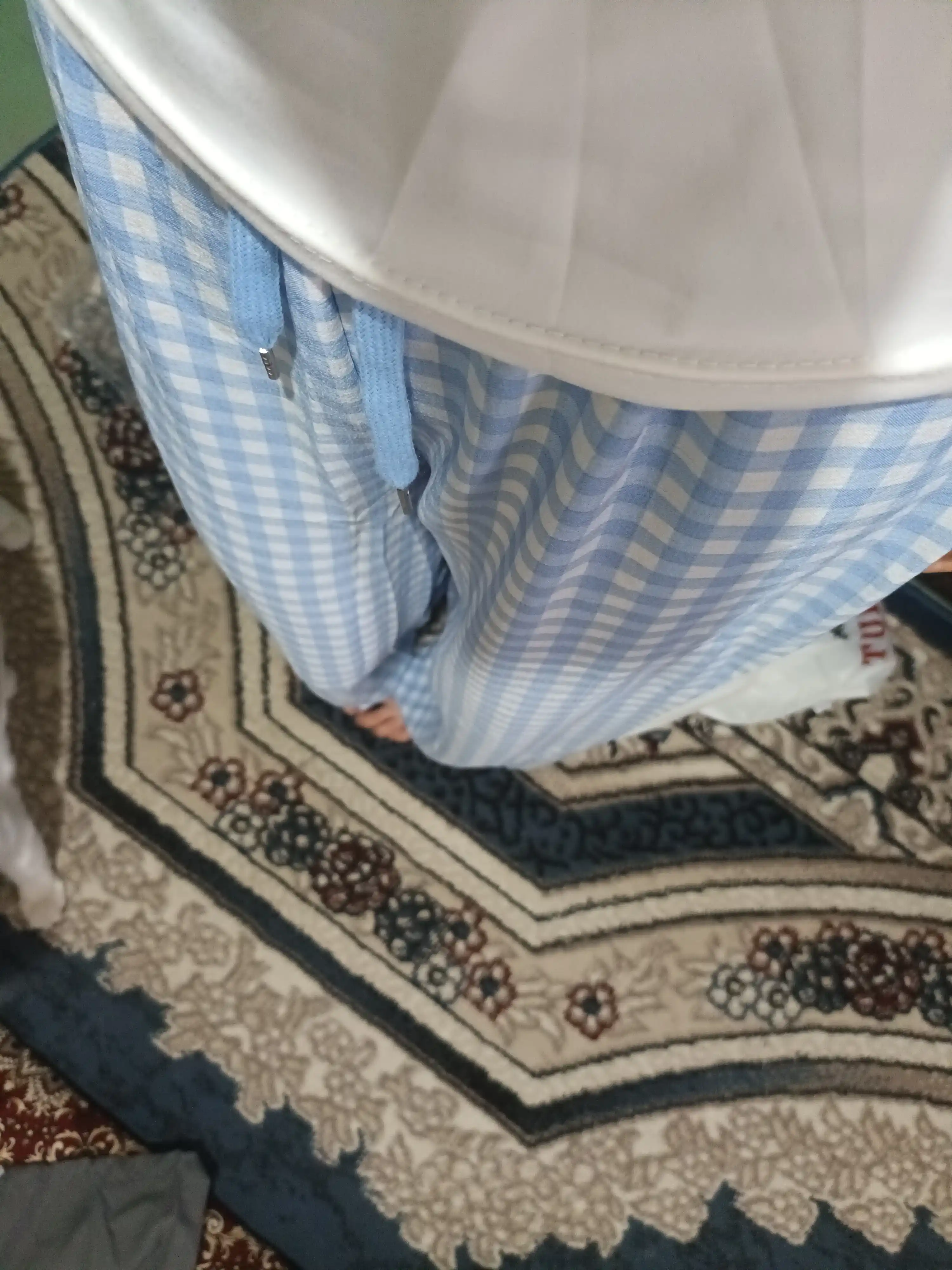 Elastik belbog'li va tortma ipli ayollar yozgi plaid shimlari